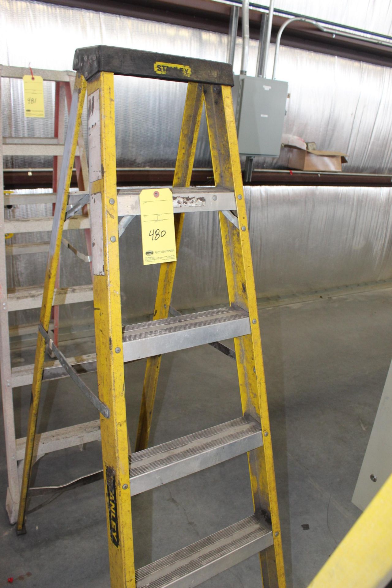 FIBERGLASS LADDER, STANLEY 8'