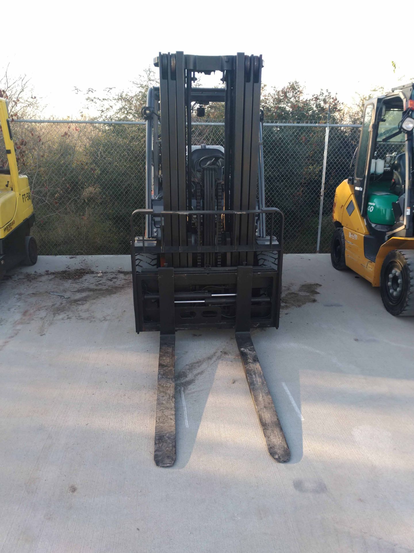 FORKLIFT, TOYOTA 7,000 LB. CAP. MDL. 8FG35U, LPG pwrd., 187" max. lilft ht., 3-stage mast, side - Image 2 of 4