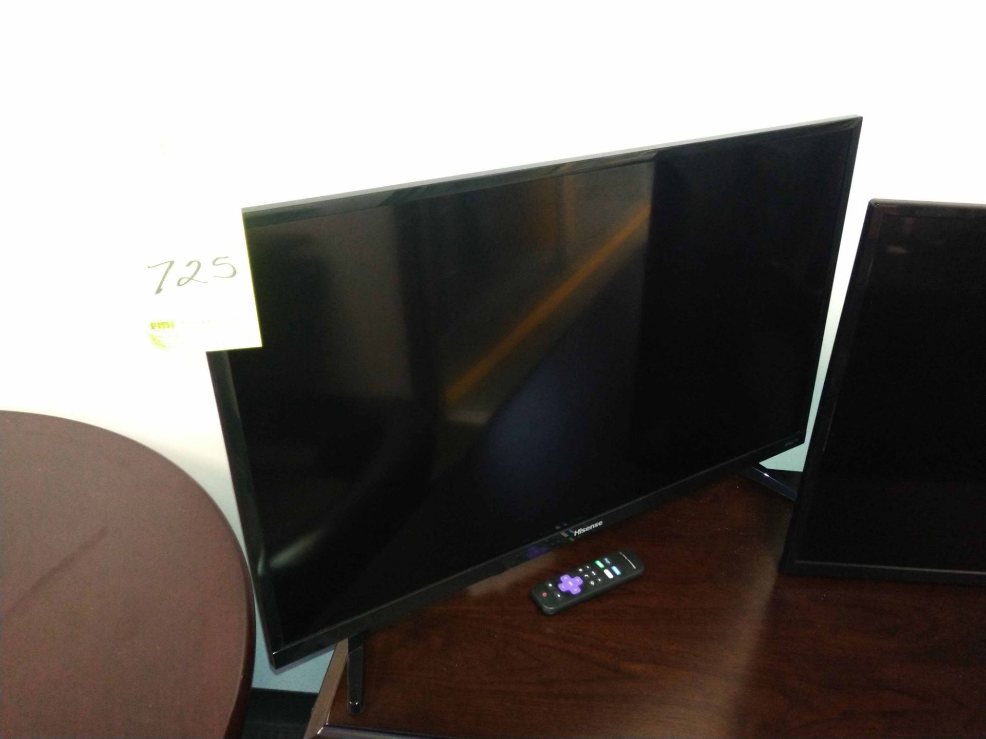 FLAT SCREEN TELEVISION, HISENNCE 32"