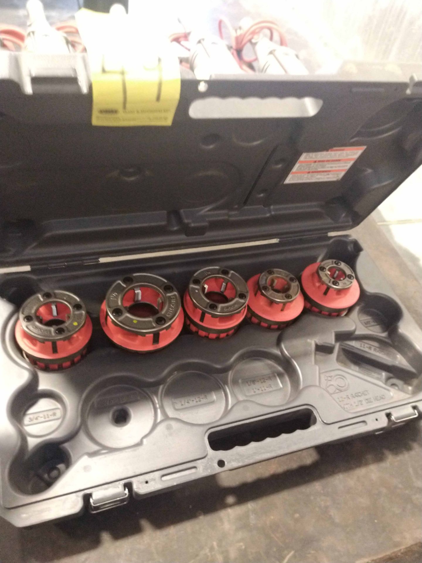 MANUAL PIPE THREADER, RIDGID, in case