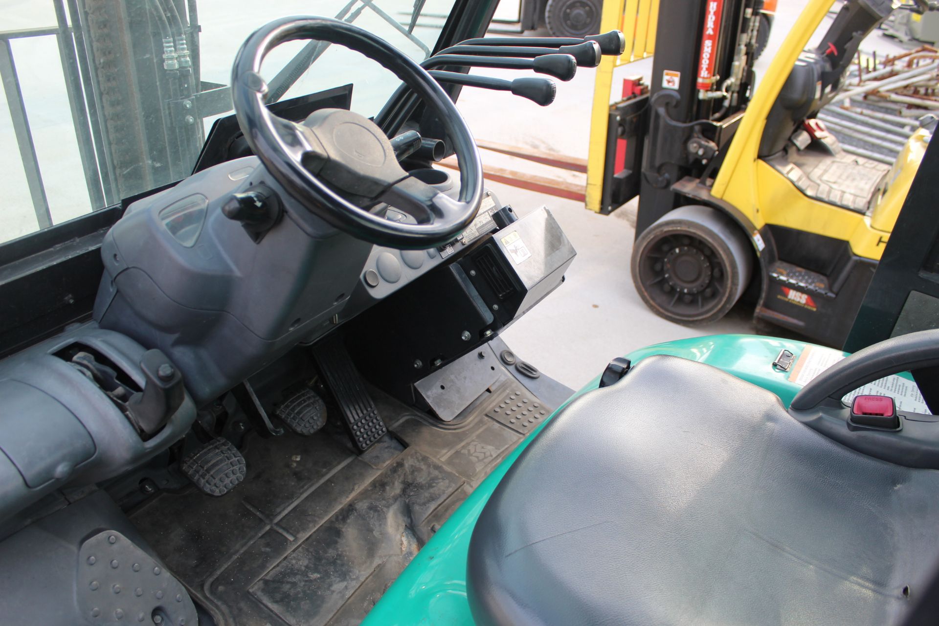 FORKLIFT, KOMATSU 8000 LB. CAP. SERIES 40-VF610 MDL. FG40ZTU-10, new 2012, 7,150 lb. at 24" L.C., - Image 4 of 4