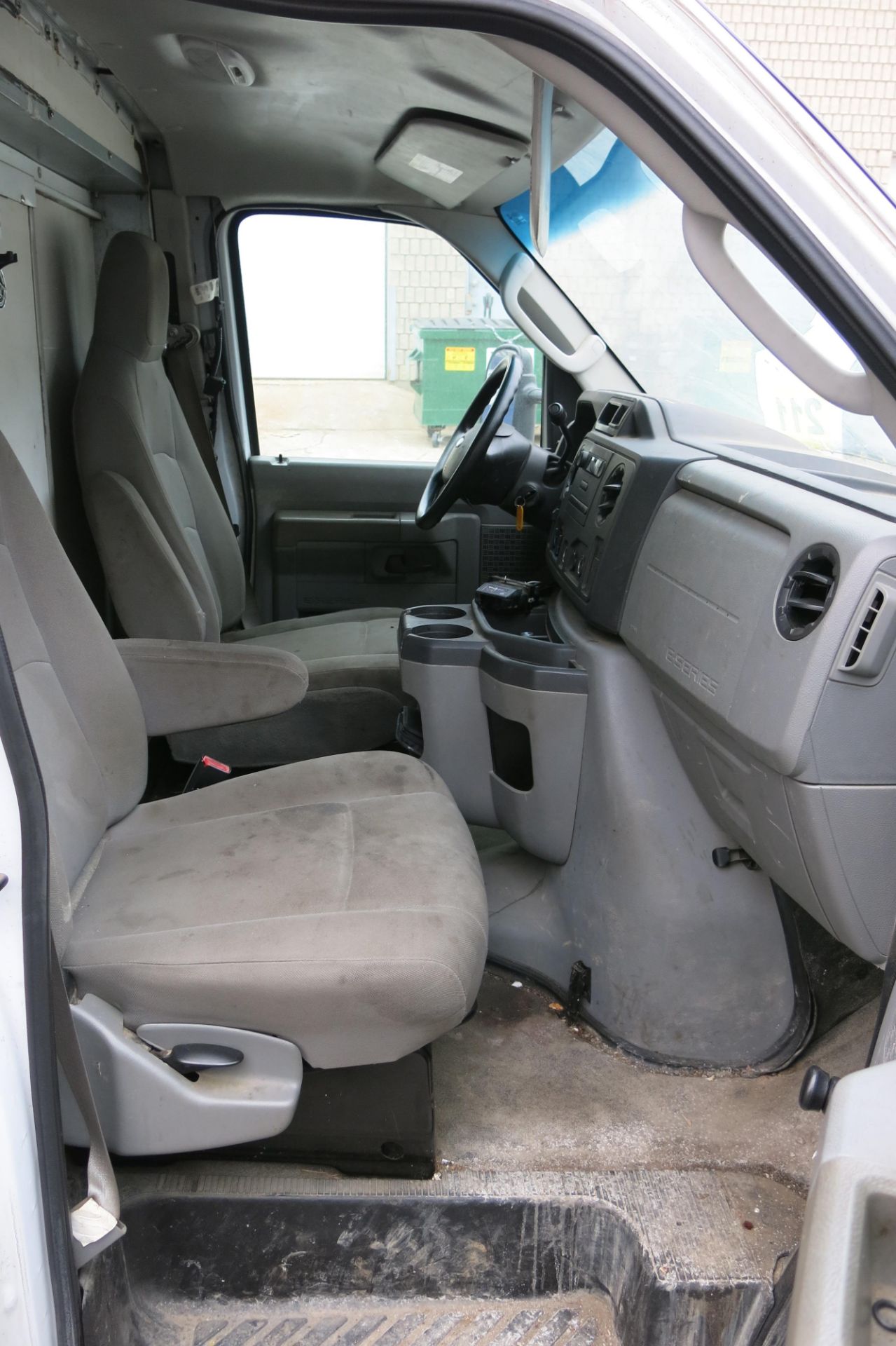 FORD, E350, SUPER DUTY CUBE VAN, MULTIVANS, 16' BOX, RAMP, V8, GASOLINE ENGINE, 114,009 KMS, 2010, - Image 10 of 24