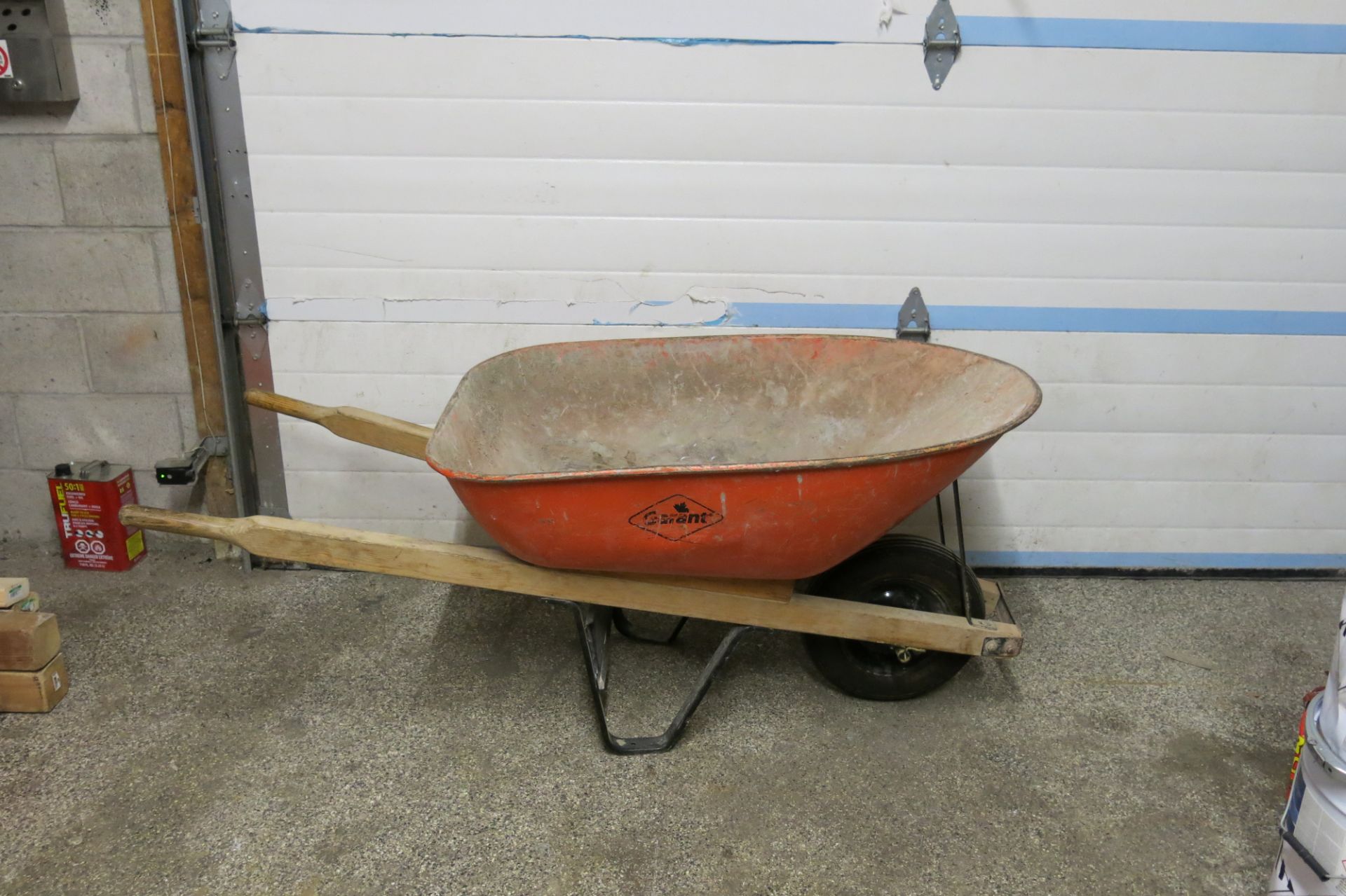 WHEELBARROW - Image 2 of 2