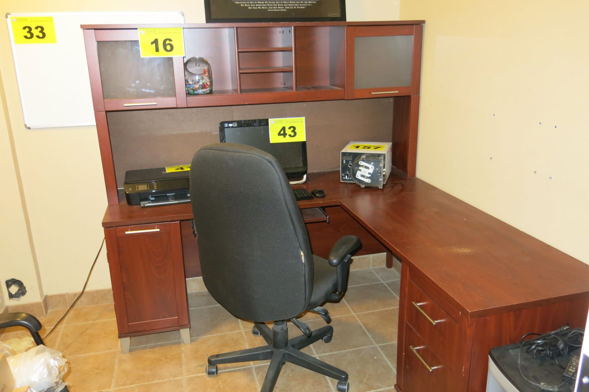 L-SHAPED WOOD DESK, HUTCH, AND OFFICE CHAIR ON CASTERS