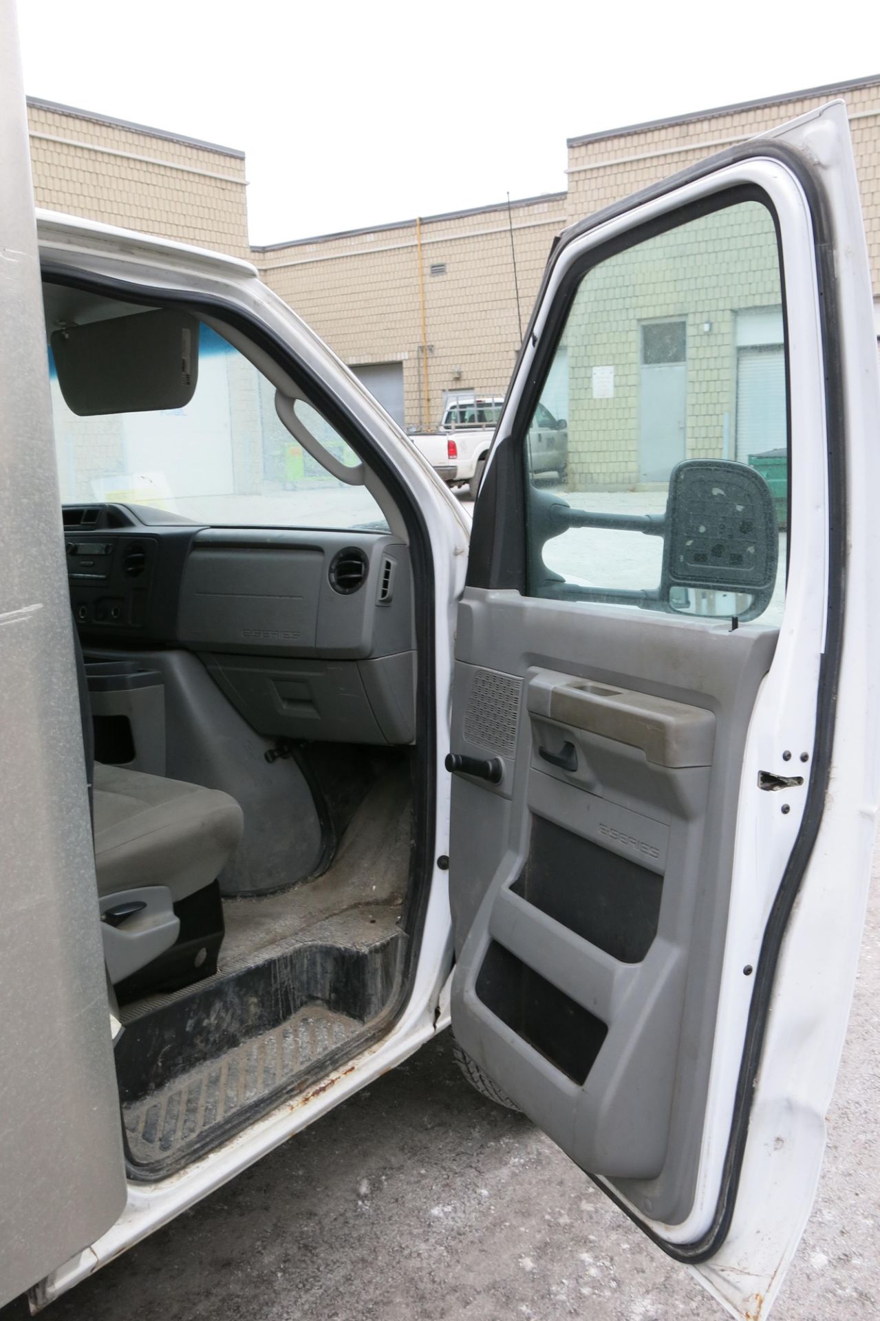 FORD, E350, SUPER DUTY CUBE VAN, MULTIVANS, 16' BOX, RAMP, V8, GASOLINE ENGINE, 114,009 KMS, 2010, - Image 9 of 24