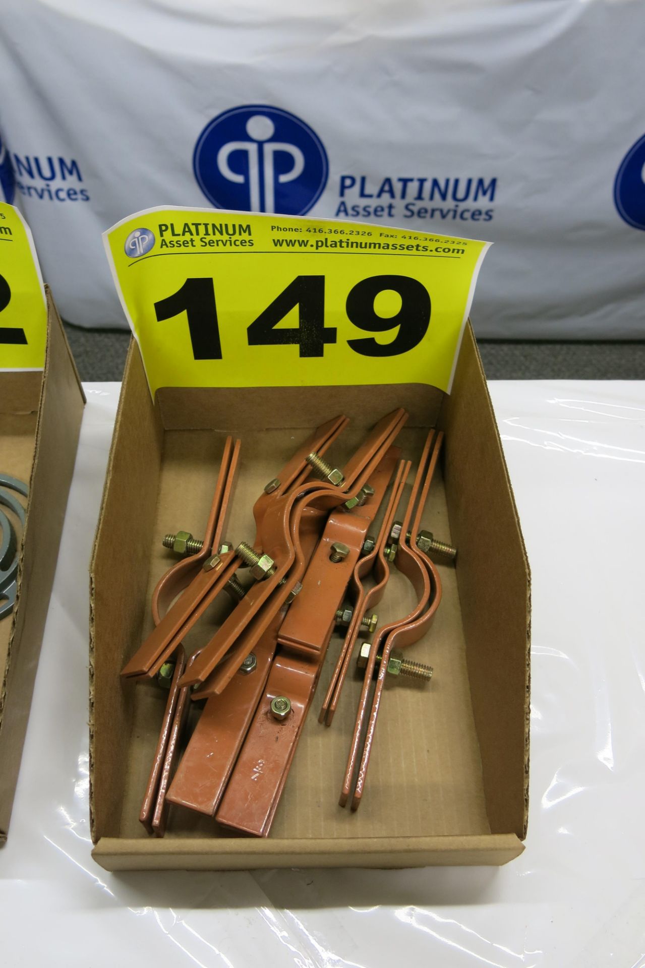 LOT OF PIPE CLAMPS