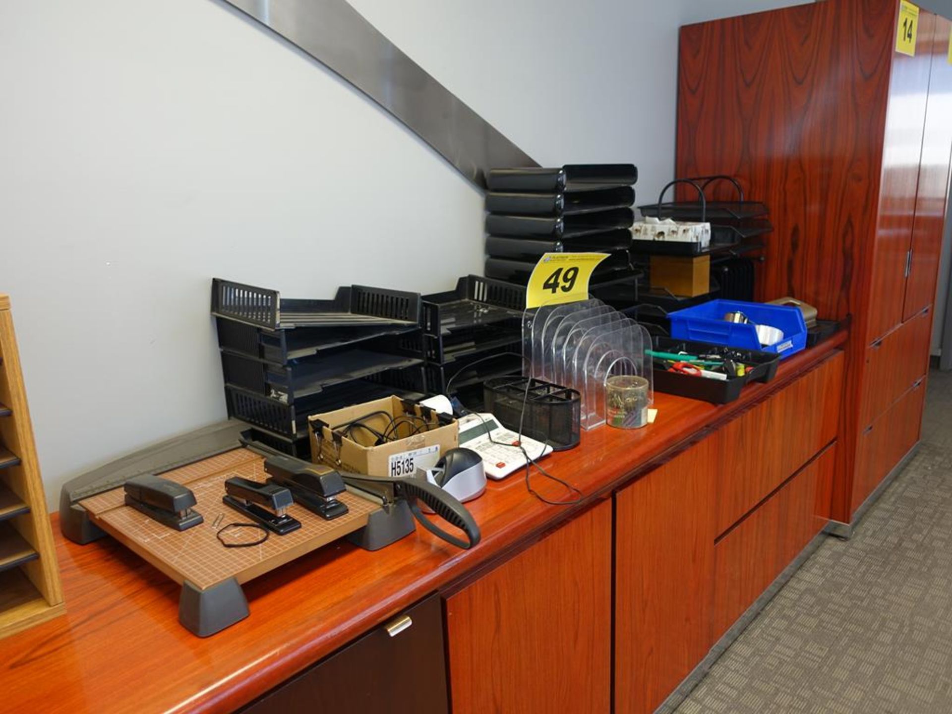 LOT OF OFFICE SUPPLIES INCLUDING STAPLERS, FILE DIVIDERS, TAPE DISPENSERS, CALCULATORS, ETC.