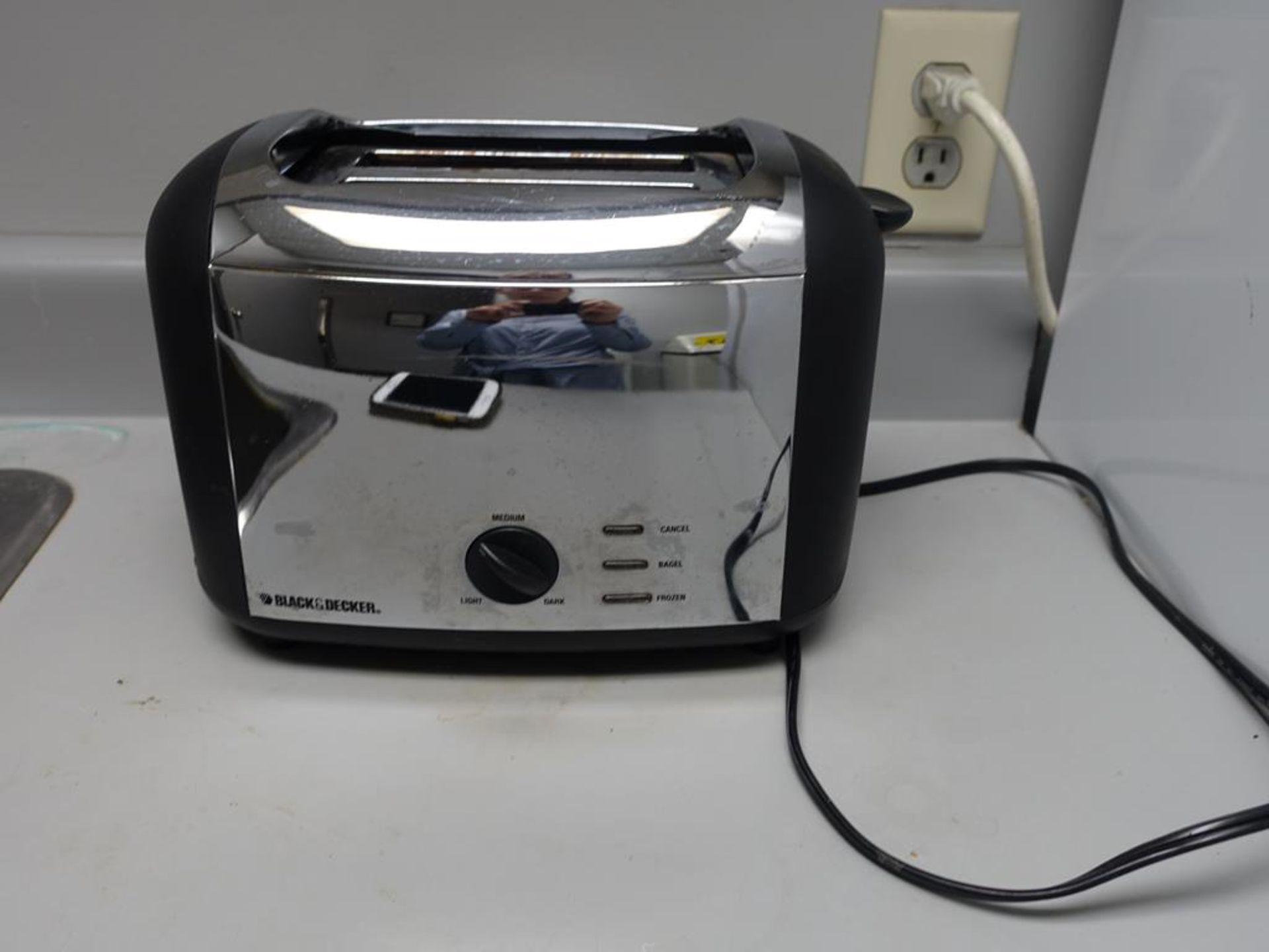 LOT OF COFFEE MACHINE, BLACK & DECKER, TOASTER AND SUNBEAM, ELECTRIC KETTLE - Image 2 of 4