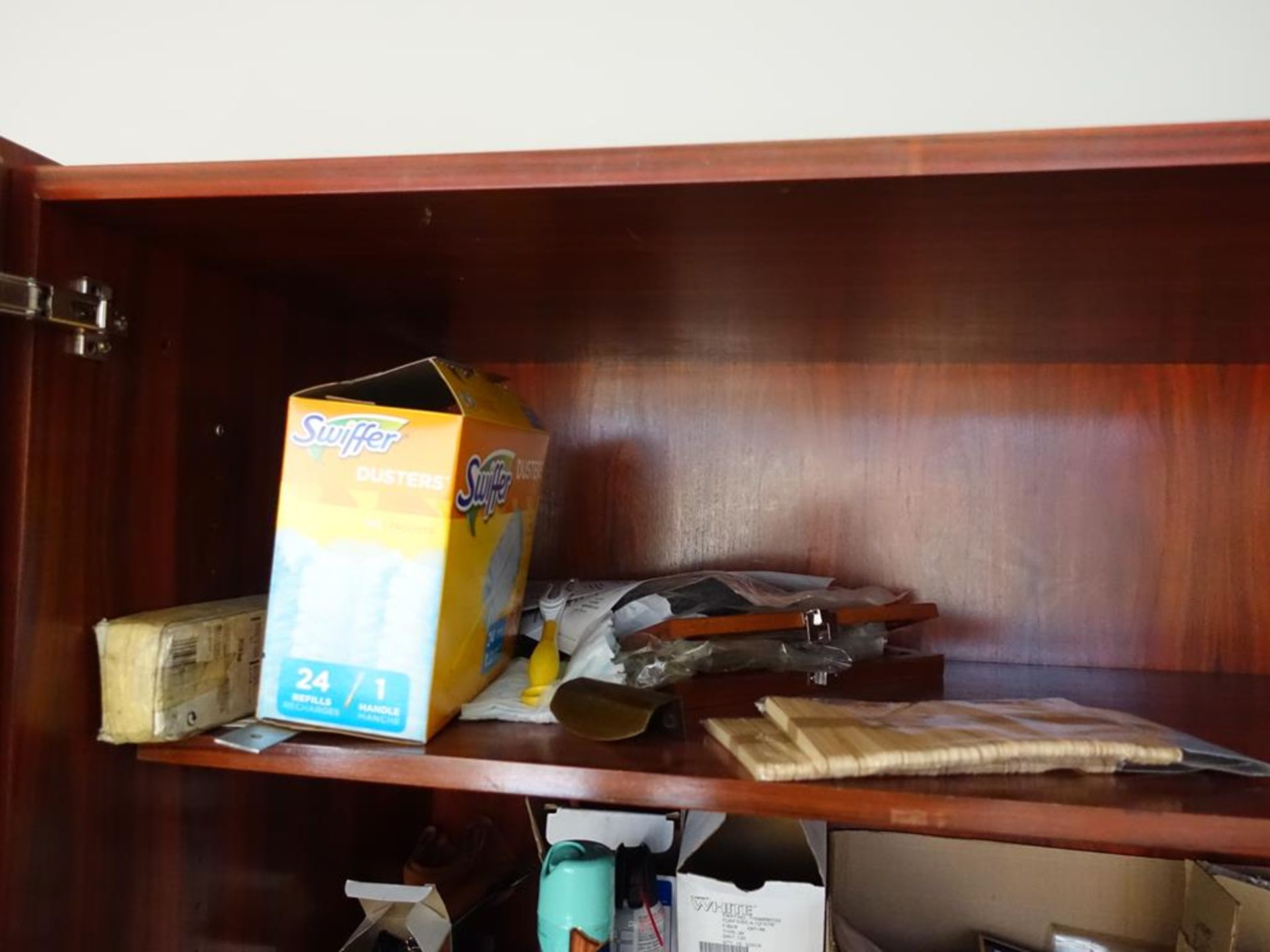 CONTENTS OF SUPPLY CABINET - Image 2 of 4