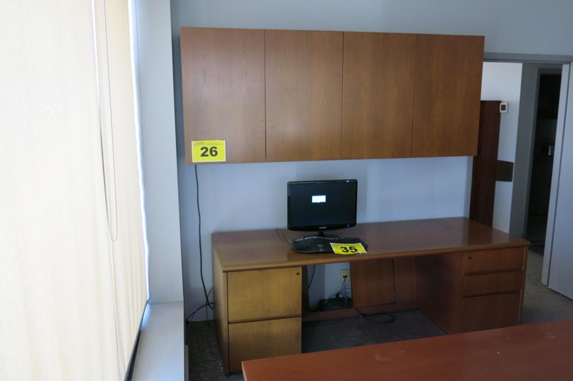 WOOD DESK WITH WALL CABINET (MONITOR AND KEYBOARD NOT INCLUDED) - Image 3 of 4