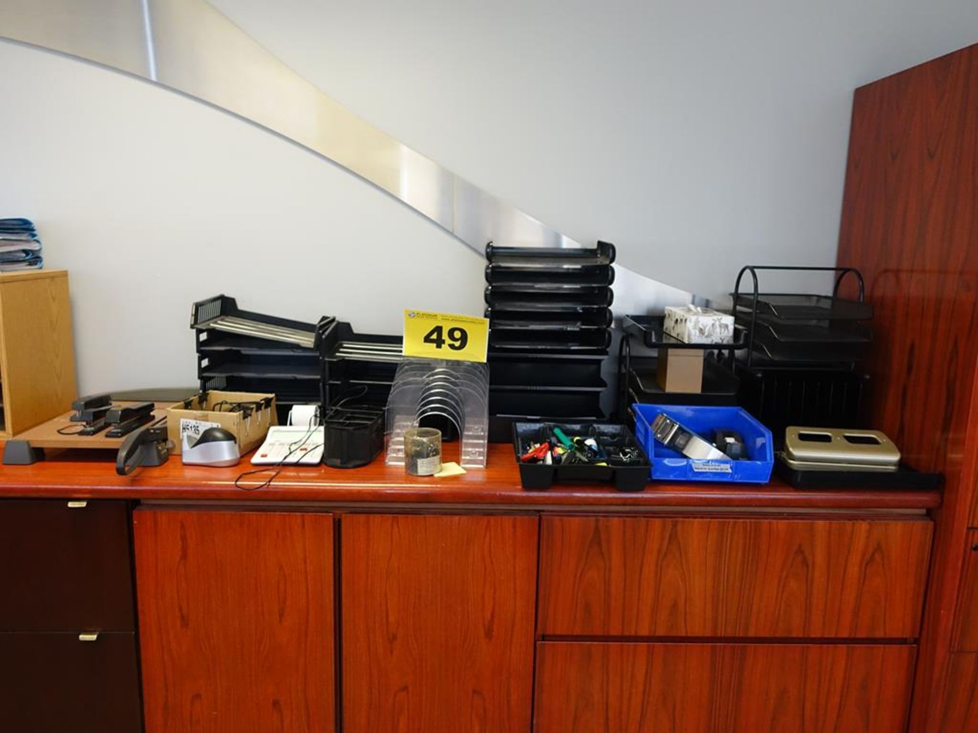 LOT OF OFFICE SUPPLIES INCLUDING STAPLERS, FILE DIVIDERS, TAPE DISPENSERS, CALCULATORS, ETC. - Image 2 of 4