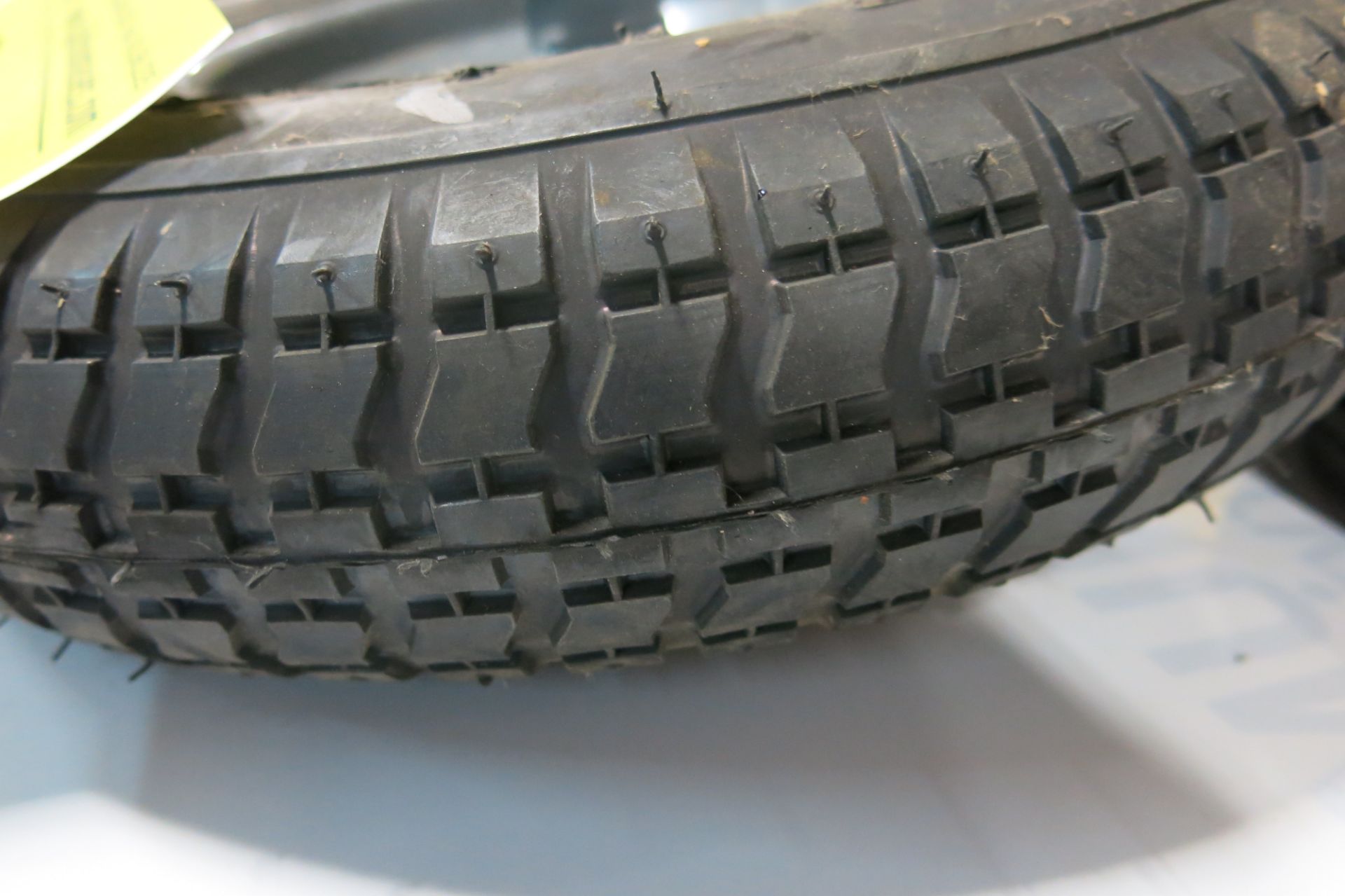 LOT OF (3) ASSORTED TIRES - Image 4 of 5