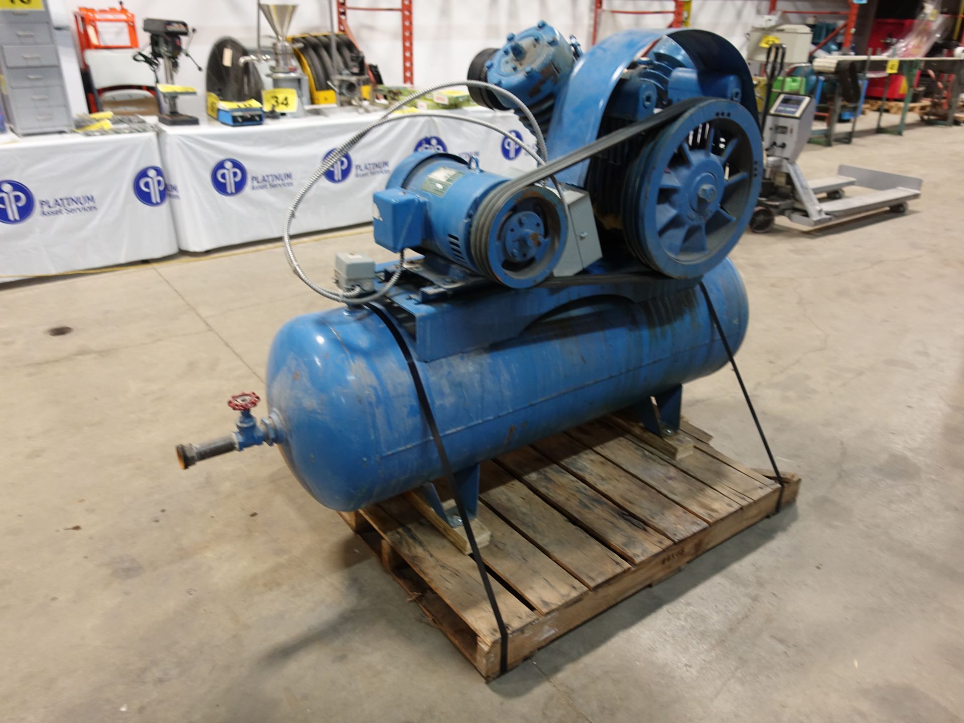 AIR COMPRESSOR - 5HP, TANK MOUNTED PISTON TYPE (RIGGIGN $100) - Image 3 of 4