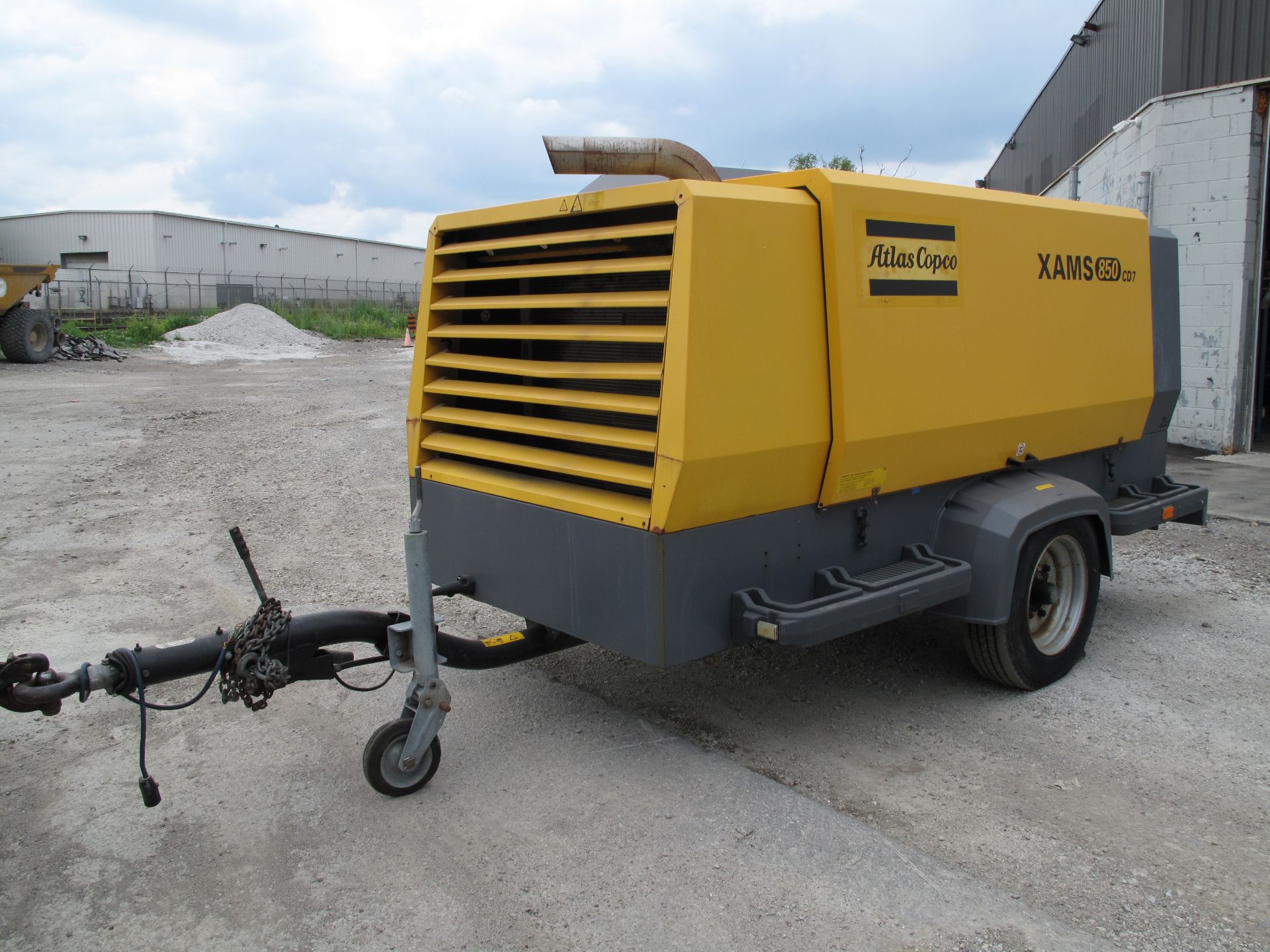 ATLAS COPCO, XAMS850DD, 90 KW, DIESEL, TOW BEHIND AIR COMPRESSOR, 1,275 HOURS, 2011 - Image 2 of 10