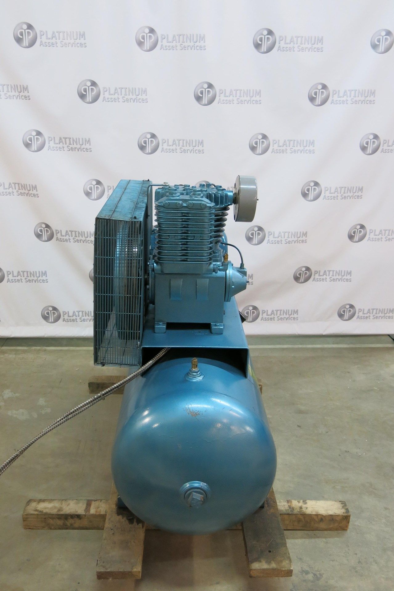 MAC AIR, 5 HP, TANK MOUNTED PISTON TYPE AIR COMPRESSOR WITH COMPAIR, CCT20U-1, 20 CFM, AIR DRYER - Image 2 of 7