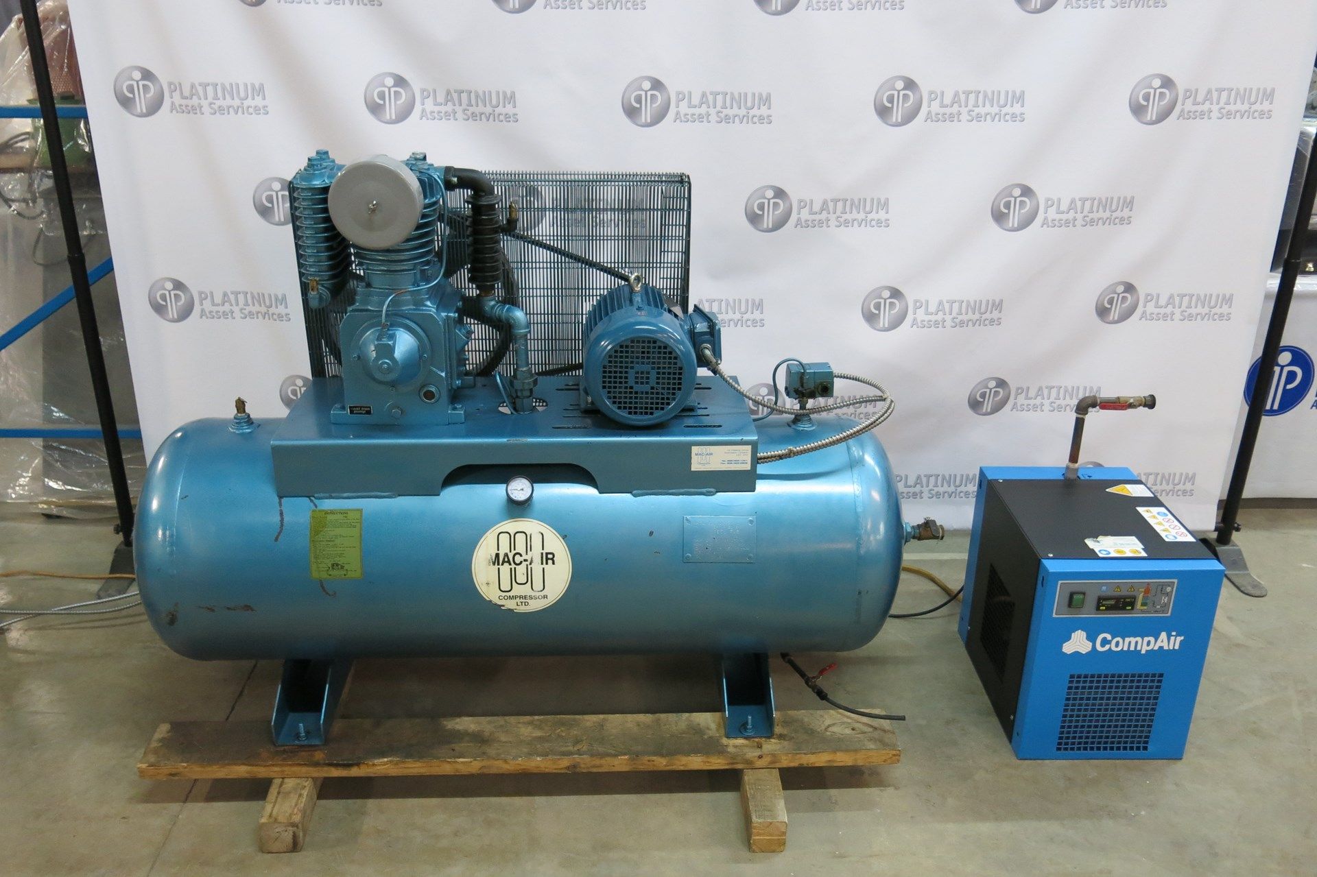 MAC AIR, 5 HP, TANK MOUNTED PISTON TYPE AIR COMPRESSOR WITH COMPAIR, CCT20U-1, 20 CFM, AIR DRYER