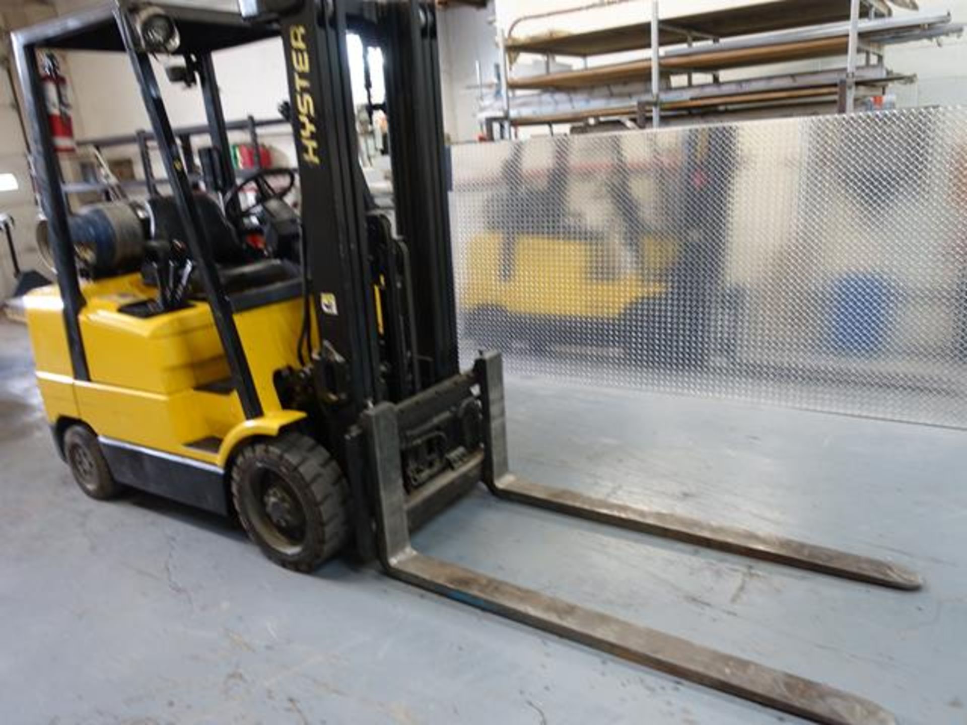 HYSTER, S60M, 6,000 LBS, LPG FORKLIFT WITH SIDESHIFT, 181.9" MAXIMUM LIFT, S/N D187V24949Z (LATE - Image 2 of 11
