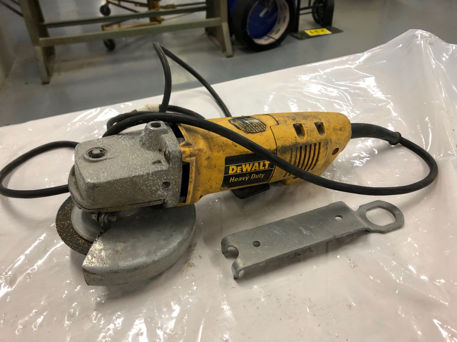 DEWALT, D402-04, 4.5", ANGLE HAND GRINDER, 110 V AC - Image 2 of 4