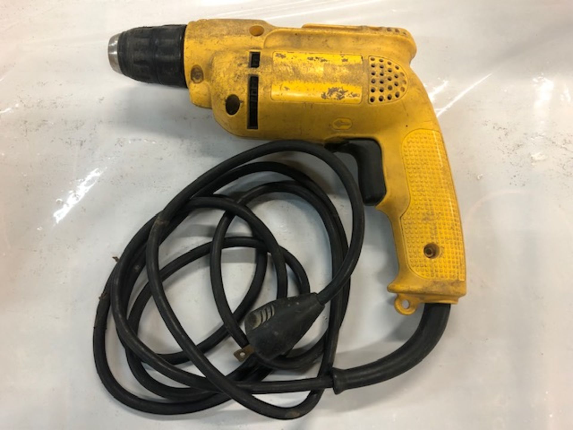 DEWALT, D21007, 3/8", VARIBLE SPEED, KEYLESS CHUCK HAND DRILL, 110 V AC,