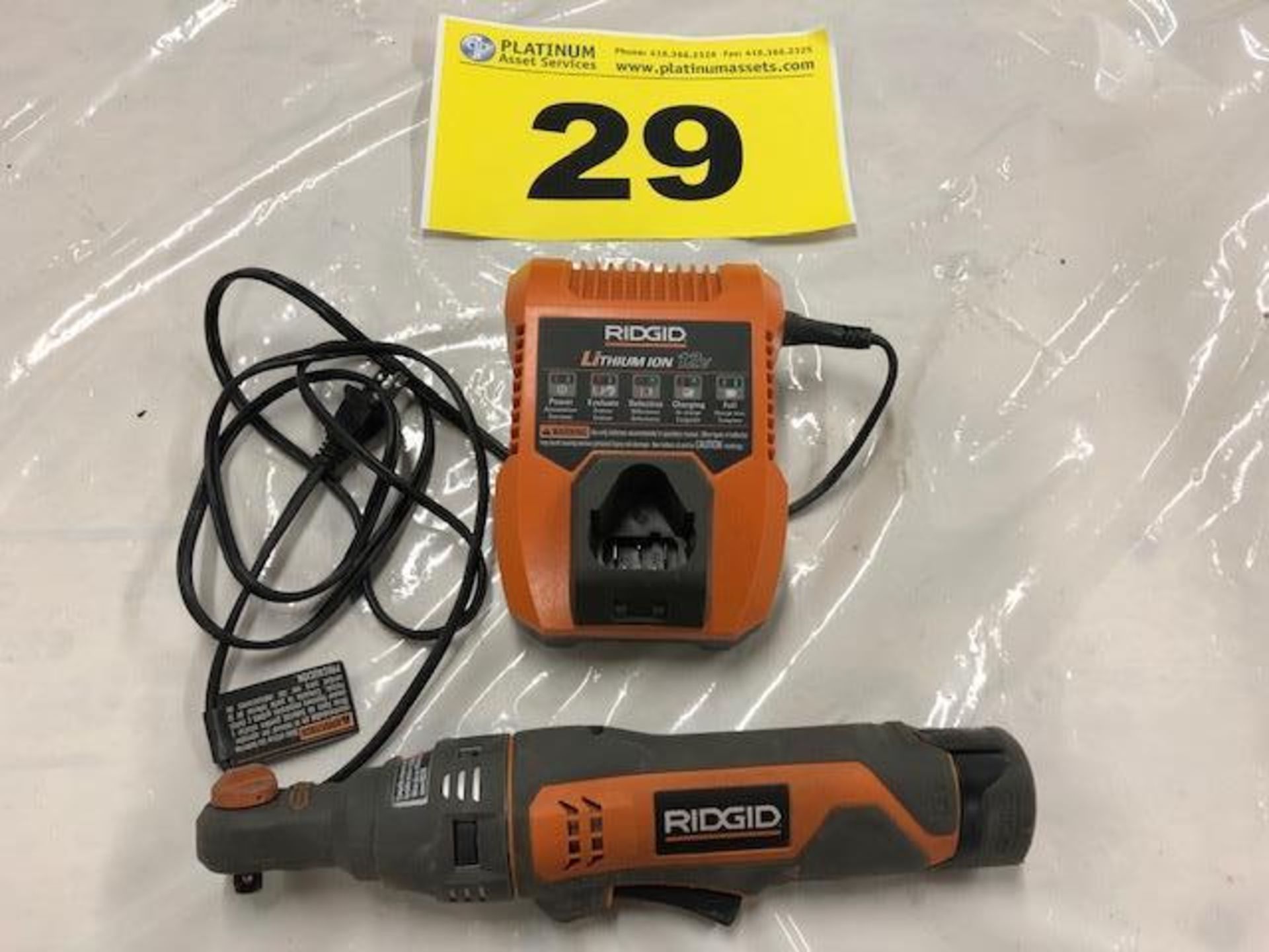 RIDGID, R8223400 12V BATTERY POWERED 3/8" RATCHET WITH CHARGER