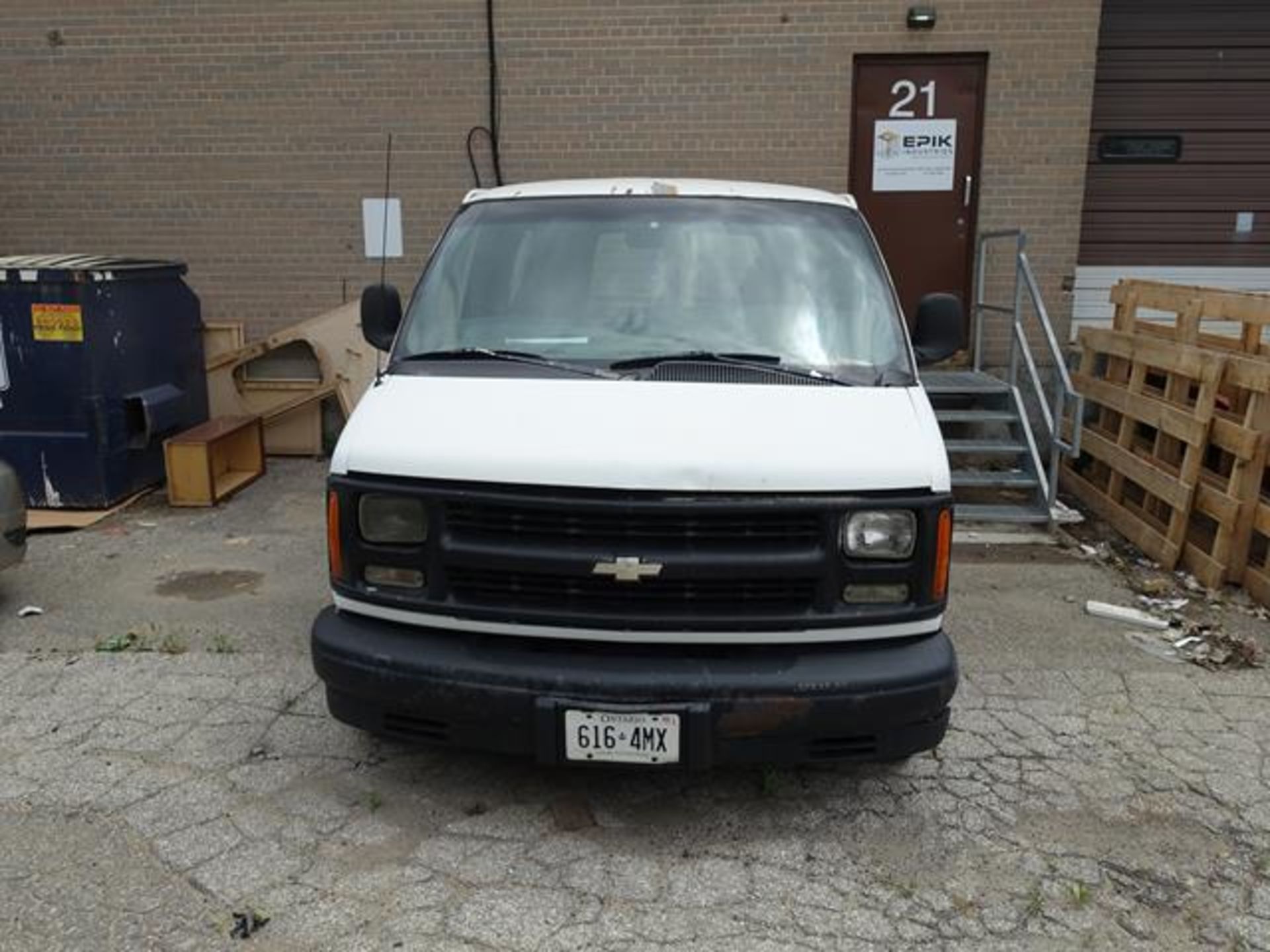 CHEVROLET, 2500, WORK VAN, 288,629 KM, 1999, VIN# 1GCFG25M0X1115599 (UNIT DOES NOT RUN. LIKELY - Image 2 of 12