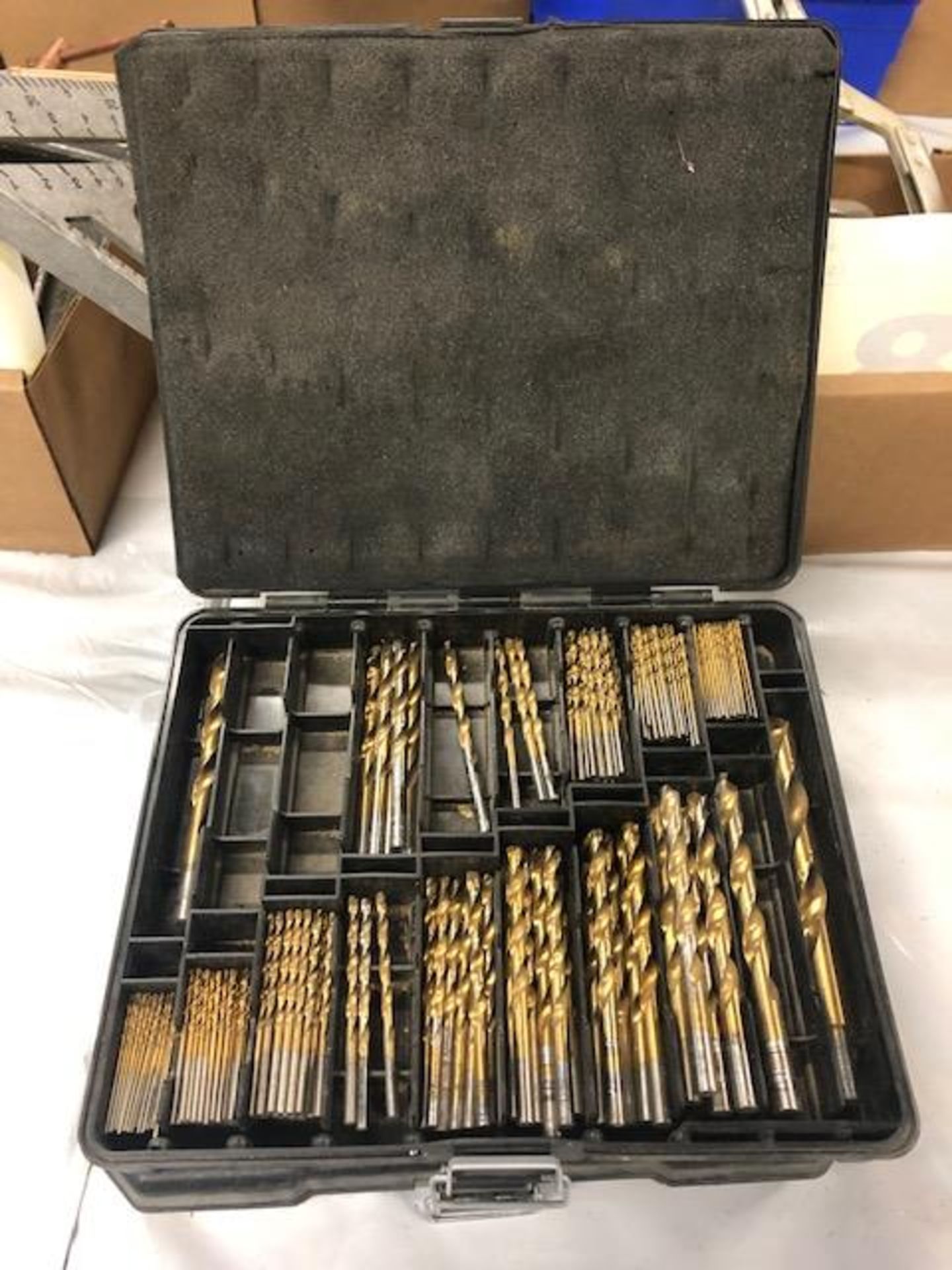 LOT OF ASSORTED DRILL BITS - Image 2 of 3