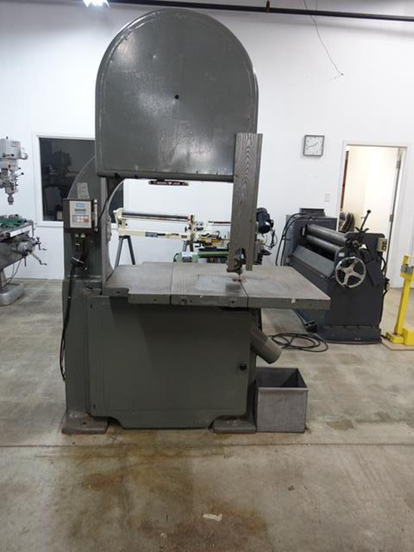 DYNAMIC, 30" X 17", C FRAMED, TILTING TABLE BANDSAW WITH LESSON, VFD, 20 AMP, MOTOR CONTROLLER, 110