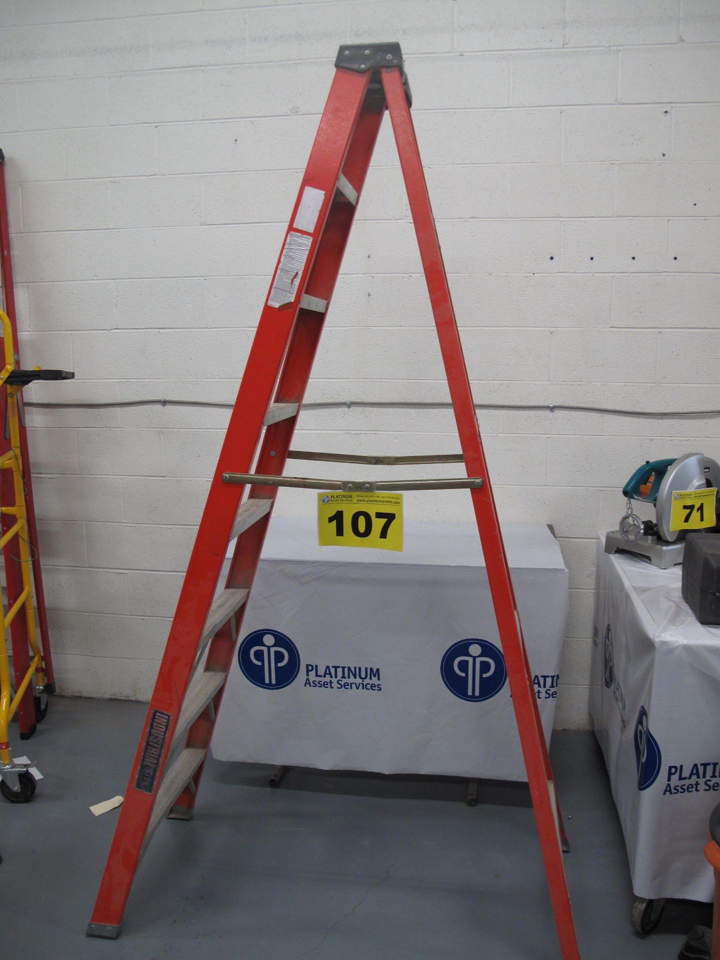 INDUSTRIAL LITE, 8', A FRAME, FIBREGLASS LADDER