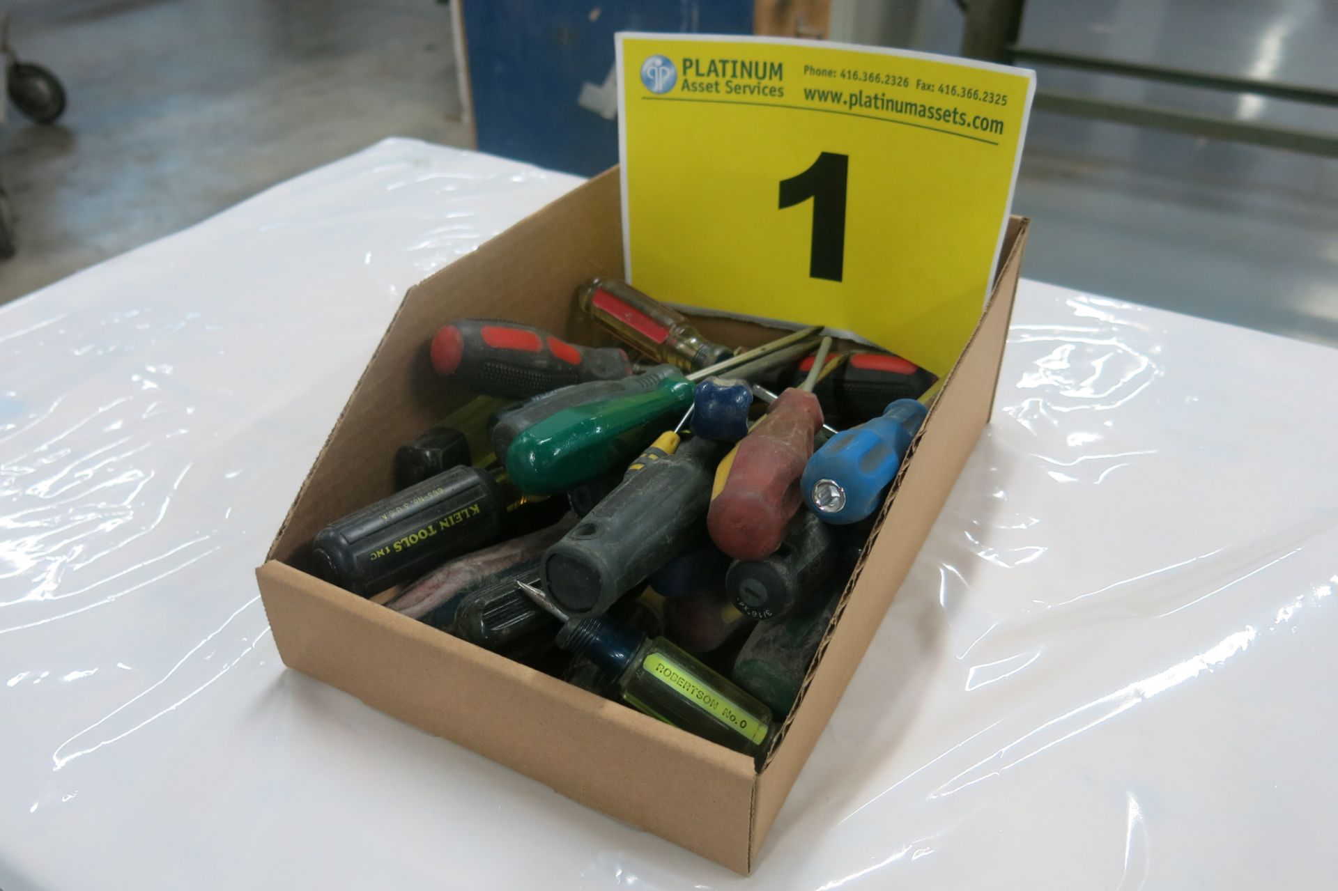 LOT OF ASSORTED SCREW DRIVERS - Image 4 of 4