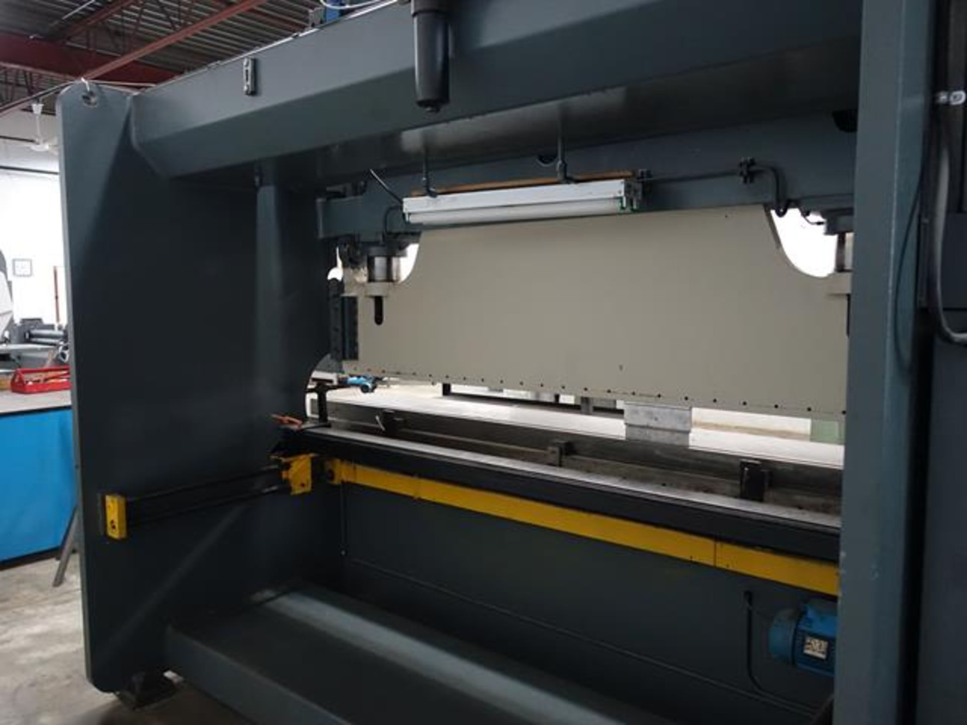 HACO, PPH30150, 150 TON X 10', HYDRAULIC PRESS BRAKE, ATL-500 CONTROL, S/N 52328 (RIGGING $1,800) - Image 4 of 10