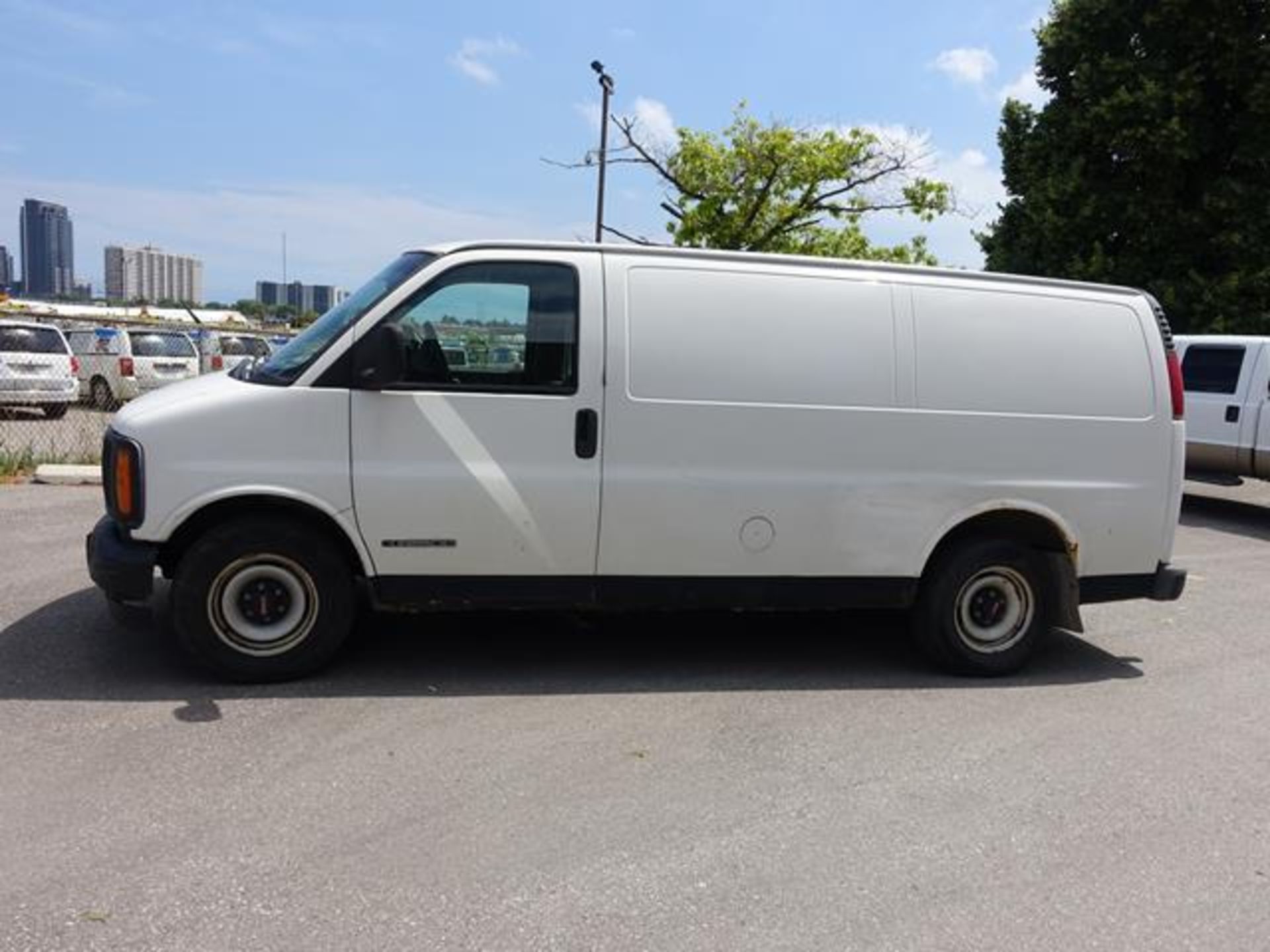 GMC, SAVANA, WORK VAN, 334,302 KM, 1999, VIN$ 1GTFG25M0X1135710 - Image 2 of 15