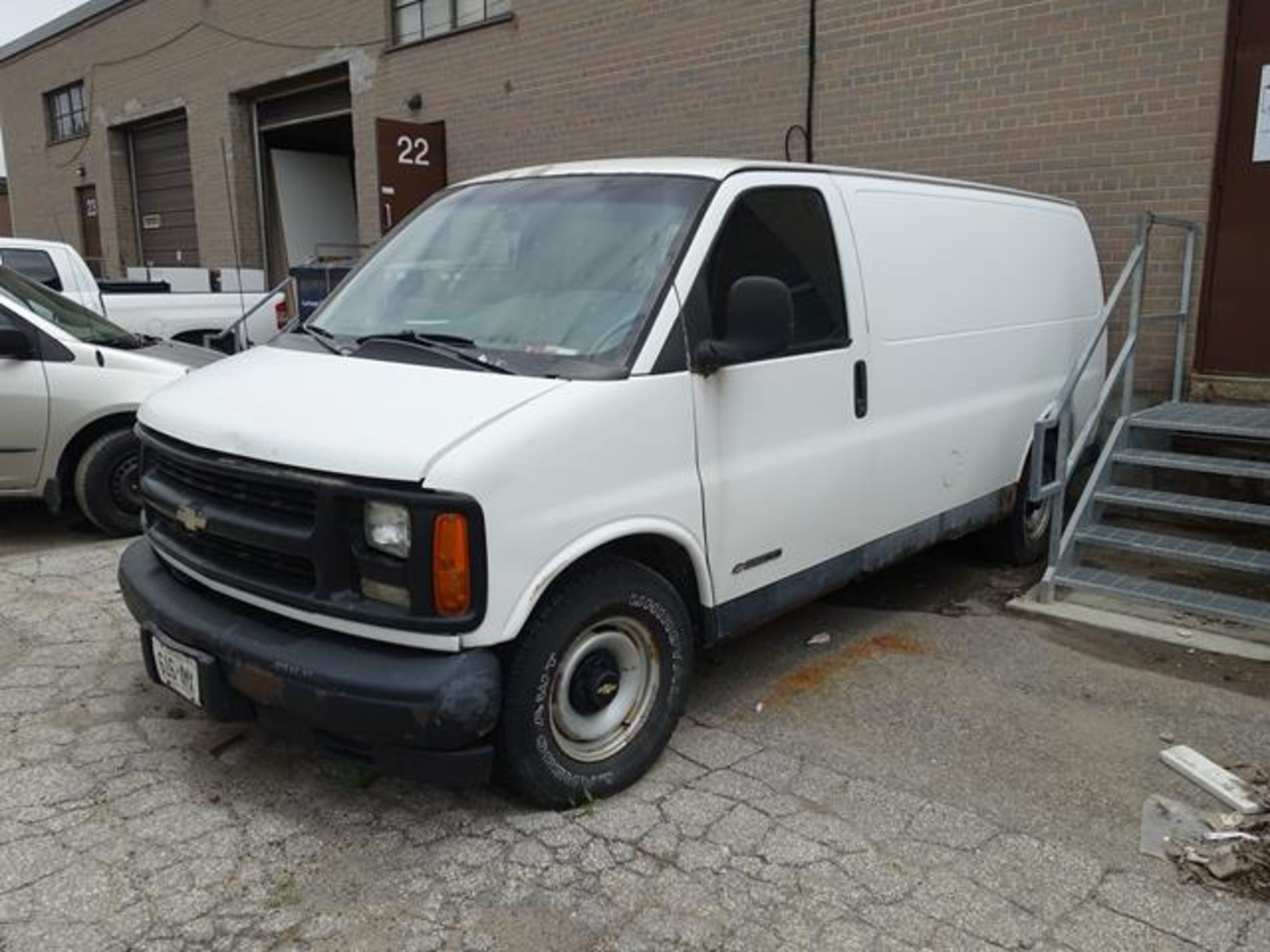 CHEVROLET, 2500, WORK VAN, 288,629 KM, 1999, VIN# 1GCFG25M0X1115599 (UNIT DOES NOT RUN. LIKELY