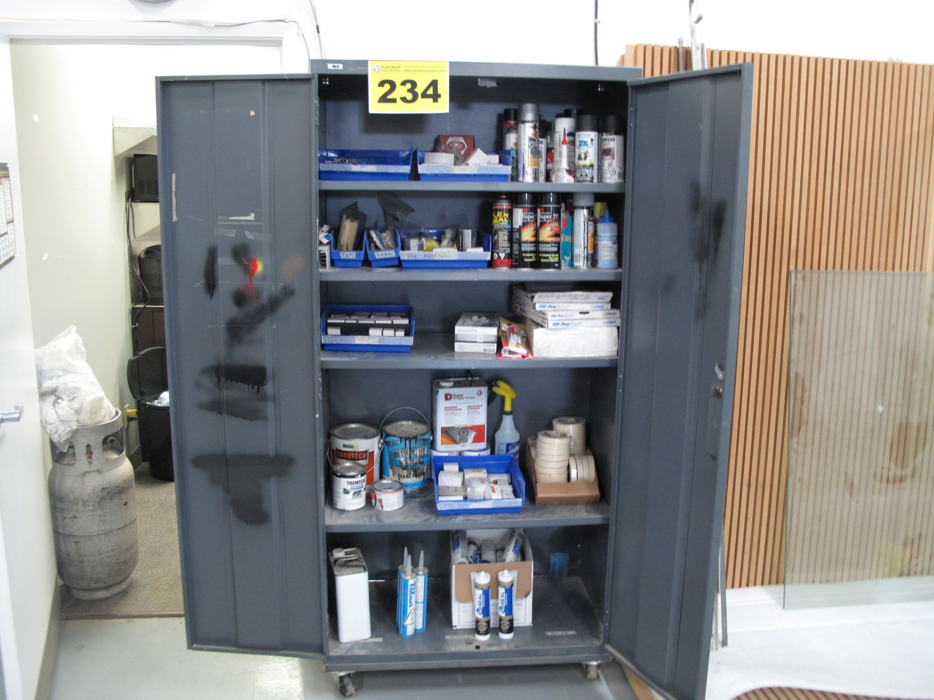 METAL ROLLING SHOP CABINET WITH CONTENTS