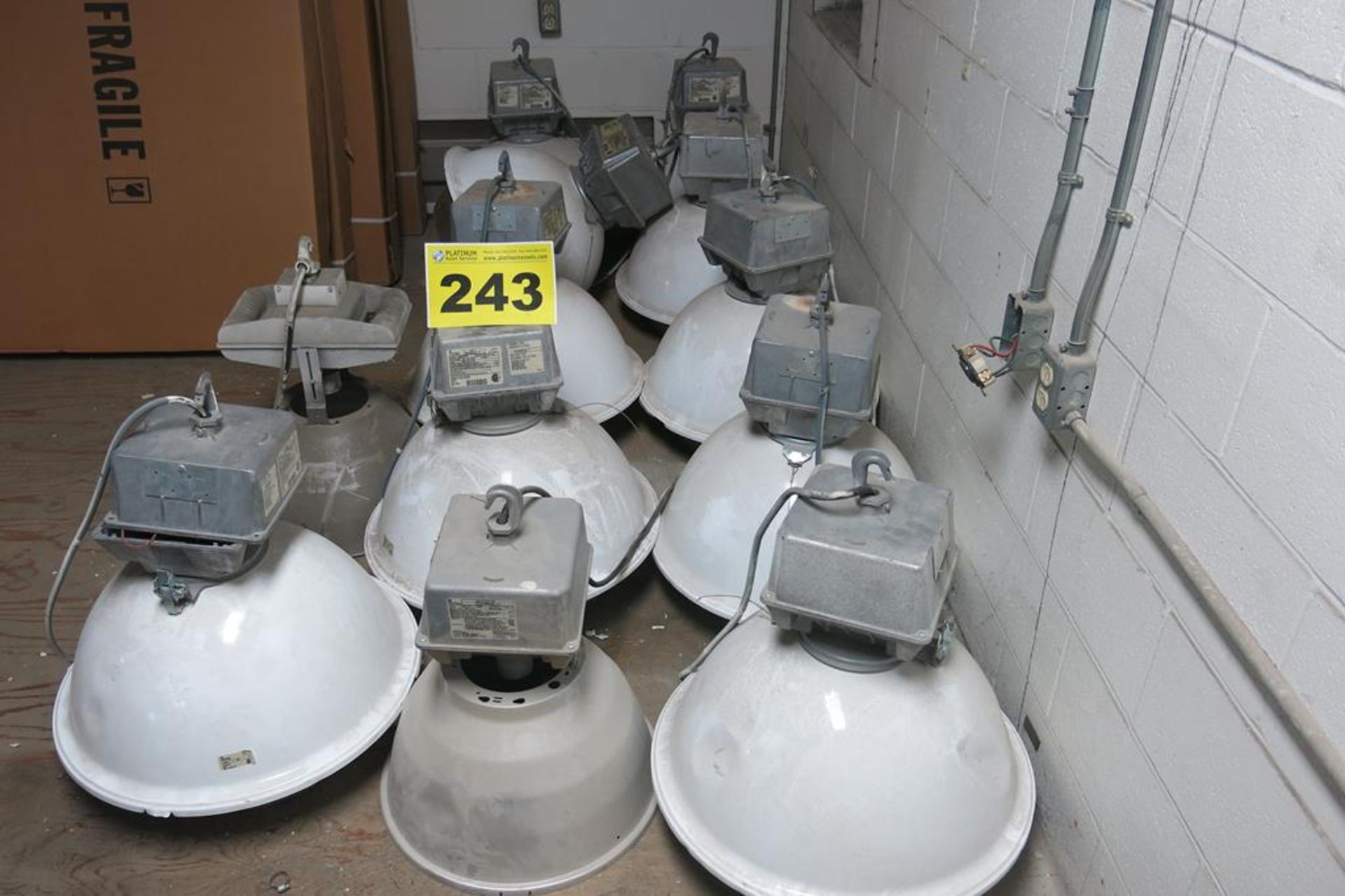 LOT OF (12) INDUSTRIAL, CPP400PS6C-T, CEILING MOUNTED, 400 WATT, SHOP LIGHTS, 347 / 277 / 120 VAC - Image 2 of 4