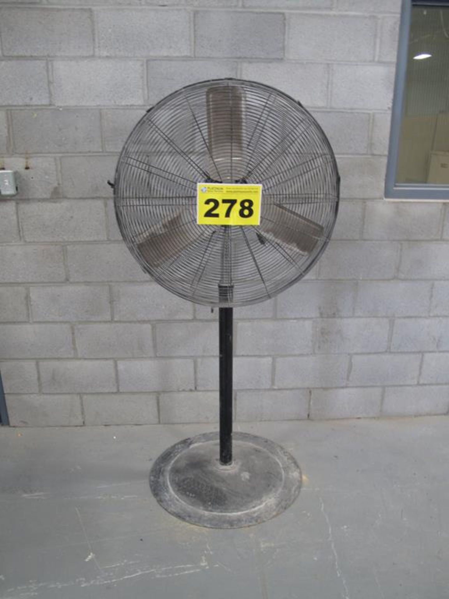 AIR MASTER, 30'', 1/3 HP, PEDESTAL FAN