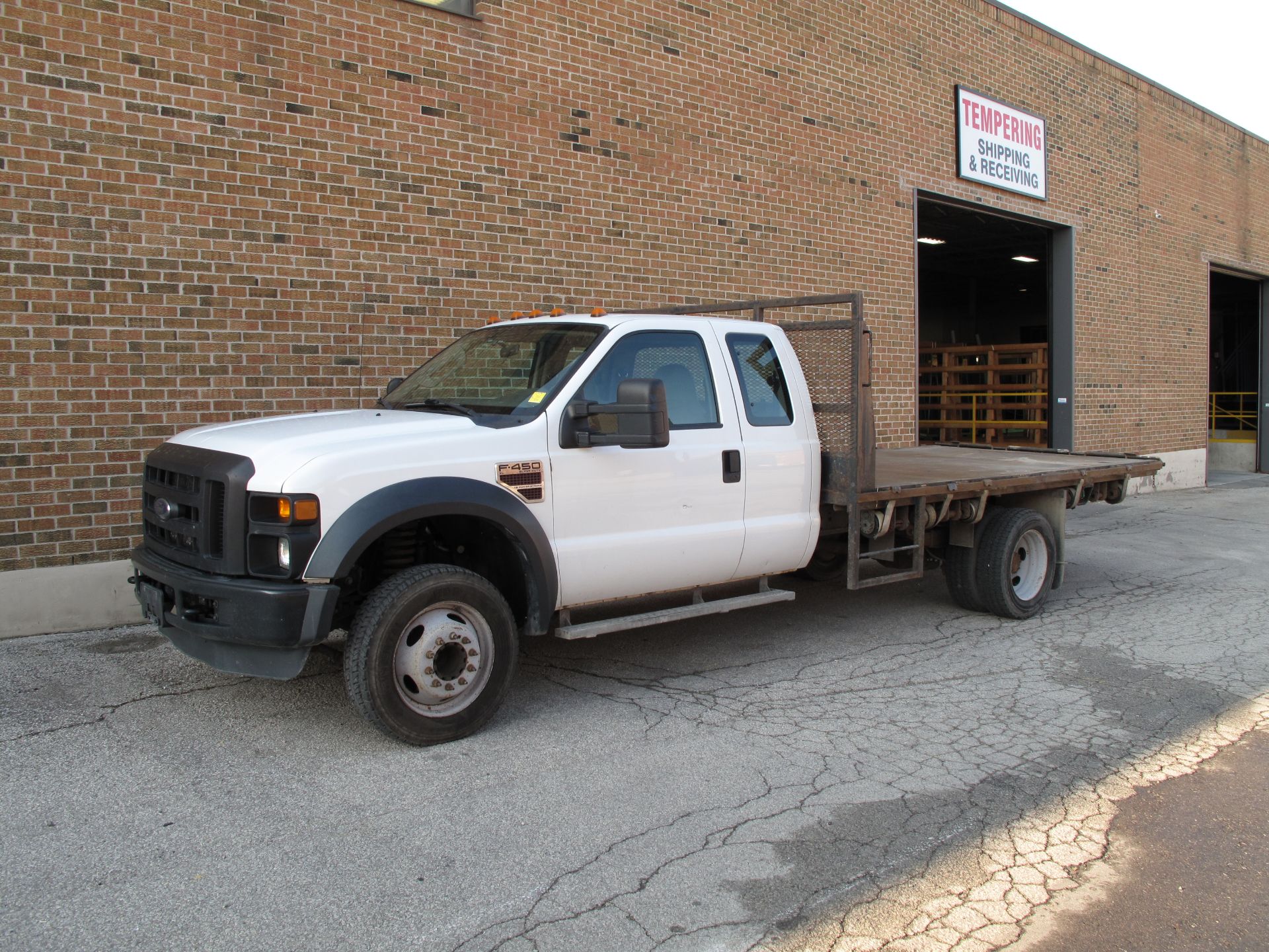 FORD, F-450, 4 X 2, XL SUPER DUTY, EXTENDED CAB, FLATBED PICK-UP TRUCK, DIESEL ENGINE, AUTOMATIC - Image 2 of 31