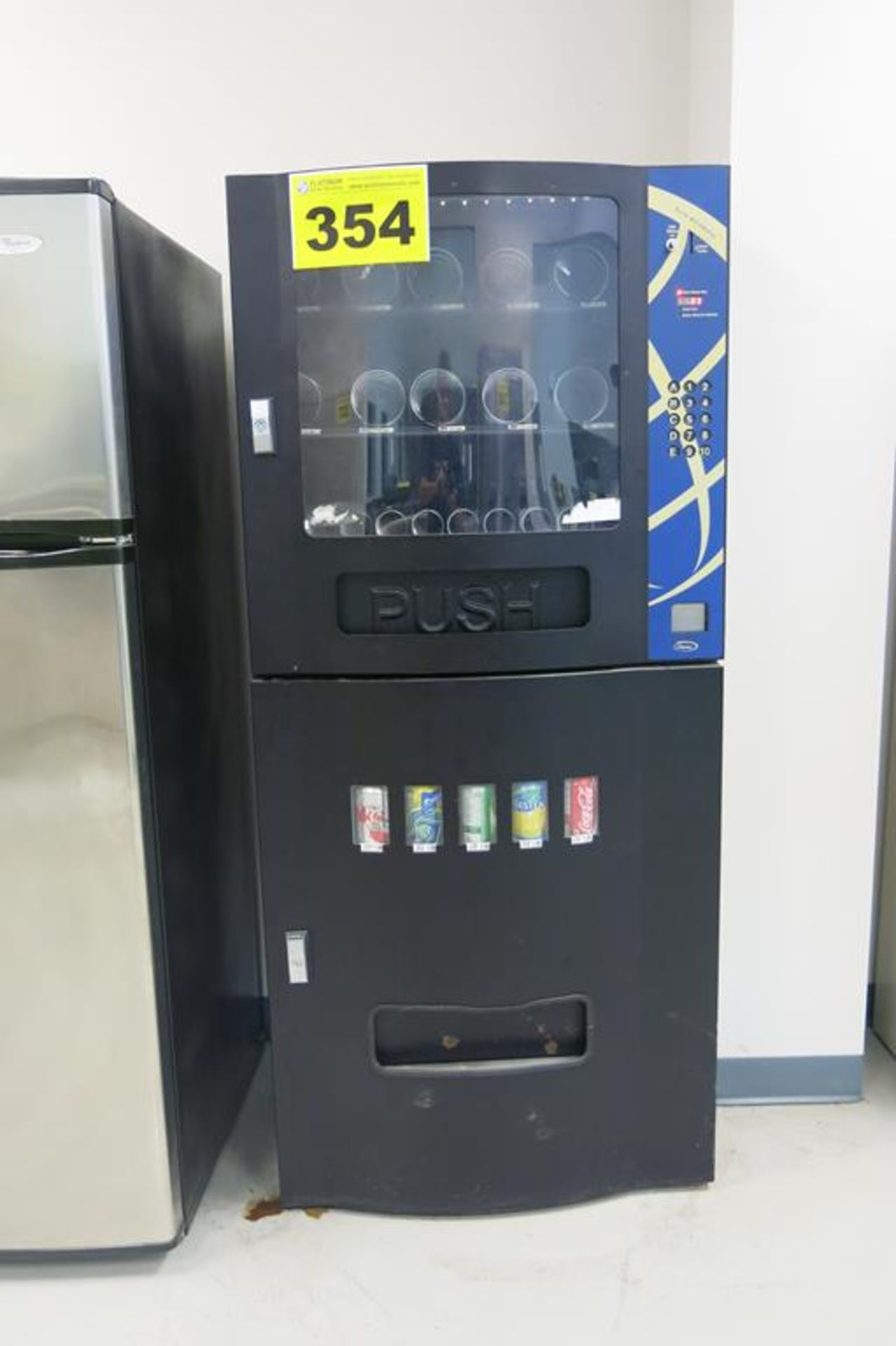 SEAGA, SNACK AND SODA VENDING MACHINE