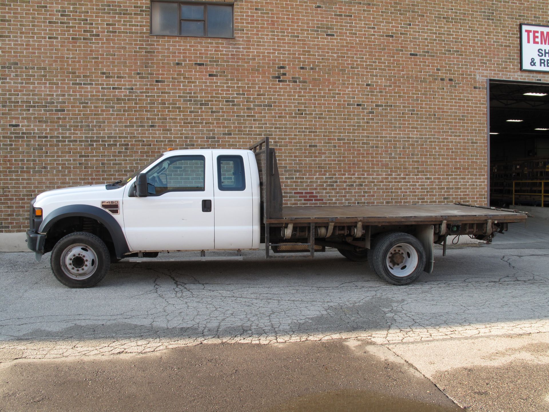 FORD, F-450, 4 X 2, XL SUPER DUTY, EXTENDED CAB, FLATBED PICK-UP TRUCK, DIESEL ENGINE, AUTOMATIC - Image 5 of 31