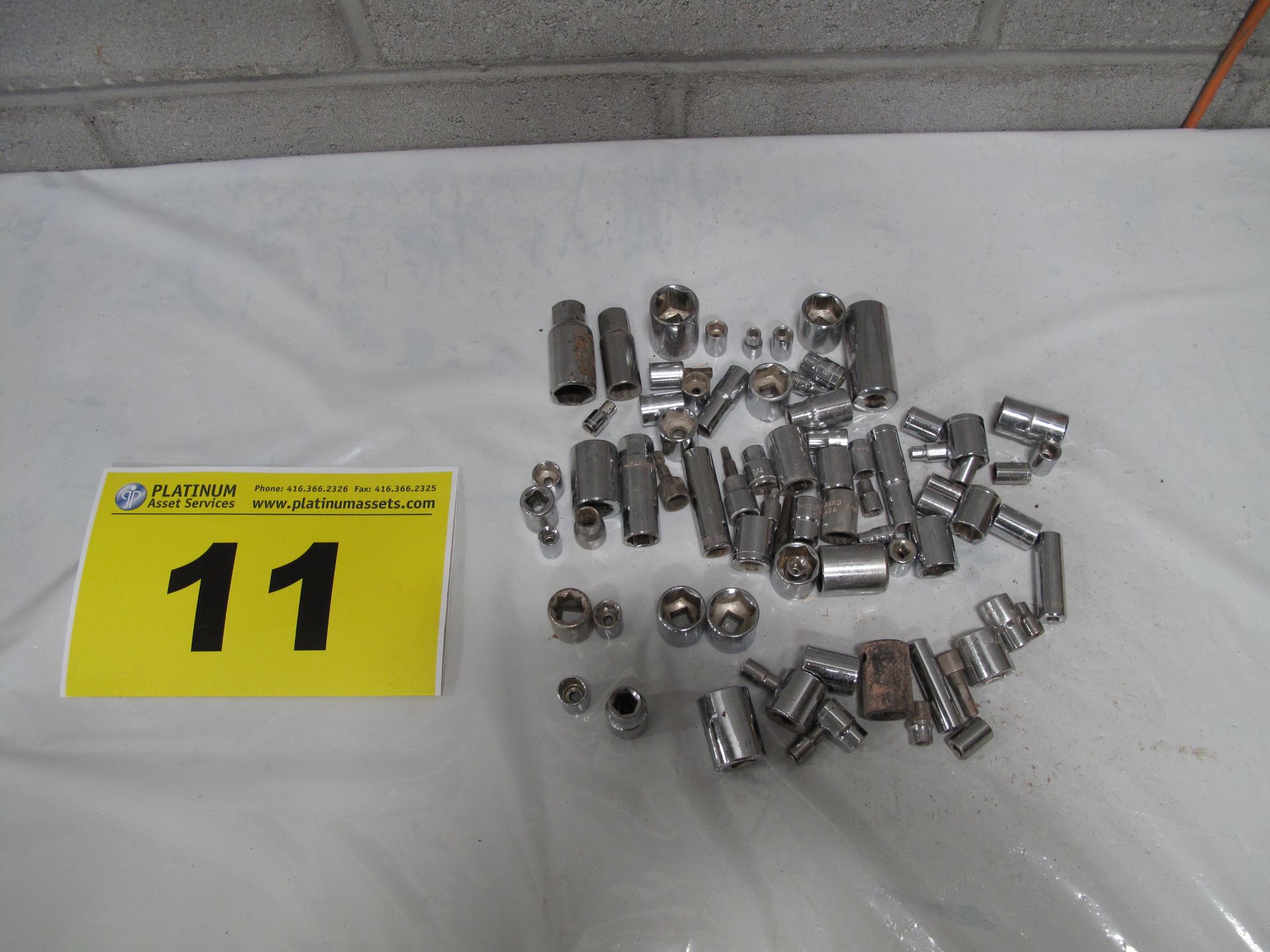 LOT OF ASSORTED INCH & METRIC SOCKETS