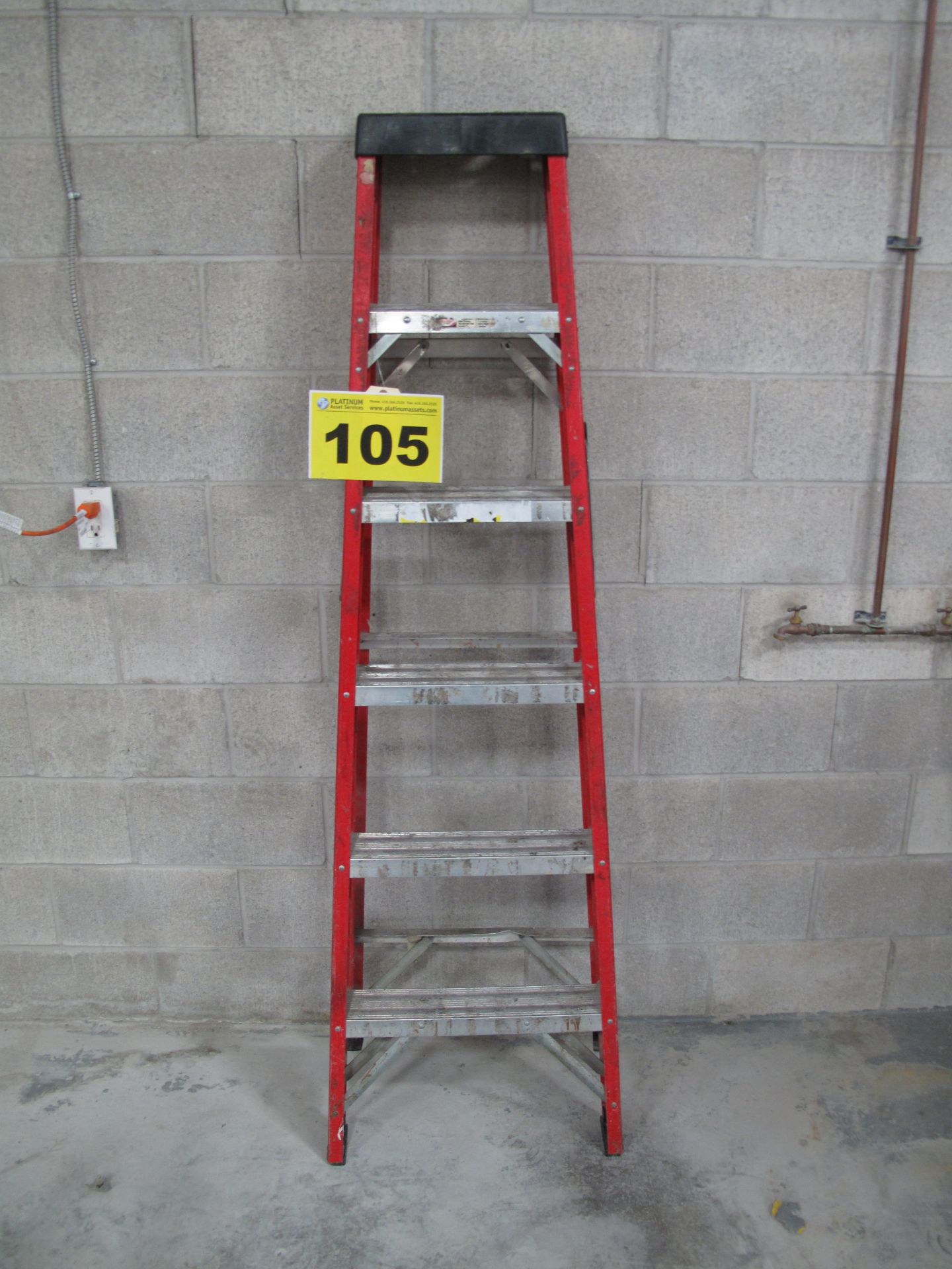 INDUSTRIAL LITE, 6', A-FRAME, FIBREGLASS LADDER