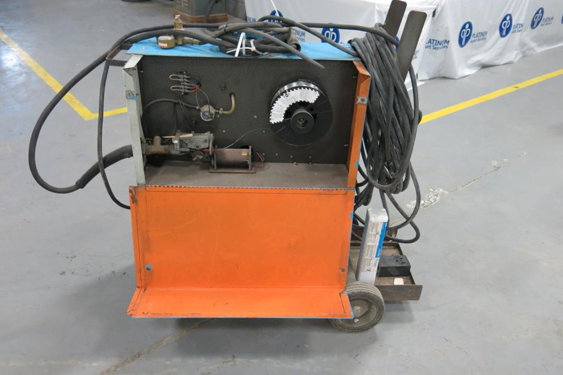 AIRCO, 200 AMP, ARC WELDER WITH MIG WIRE FEED ATTACHMENT, 220 VAC, SINGLE PHASE - Image 6 of 8