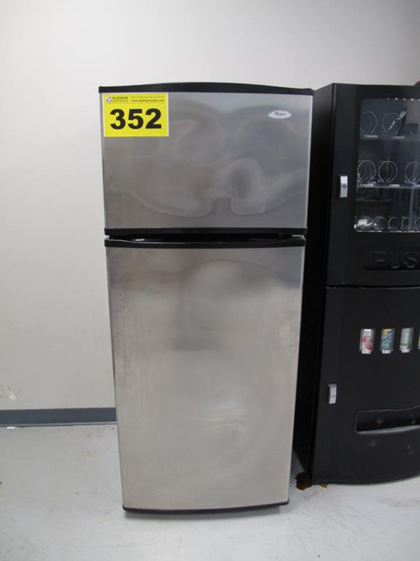 WHIRLPOOL, 5', FRIDGE / FREEZER WITH ICE MAKER, S.N VSW0481399