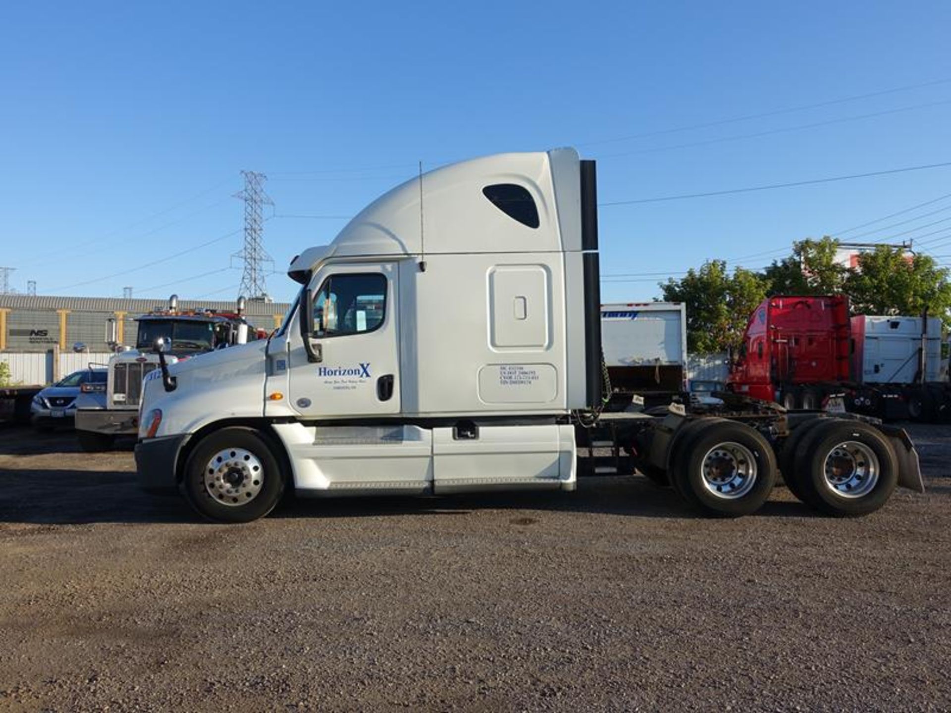 2013, FREIGHTLINER, CASCADIA 125, HIGH RISE, SLEEPER TRUCK TRACTOR, 72", SLEEPER CAB, DETROIT - Image 2 of 26