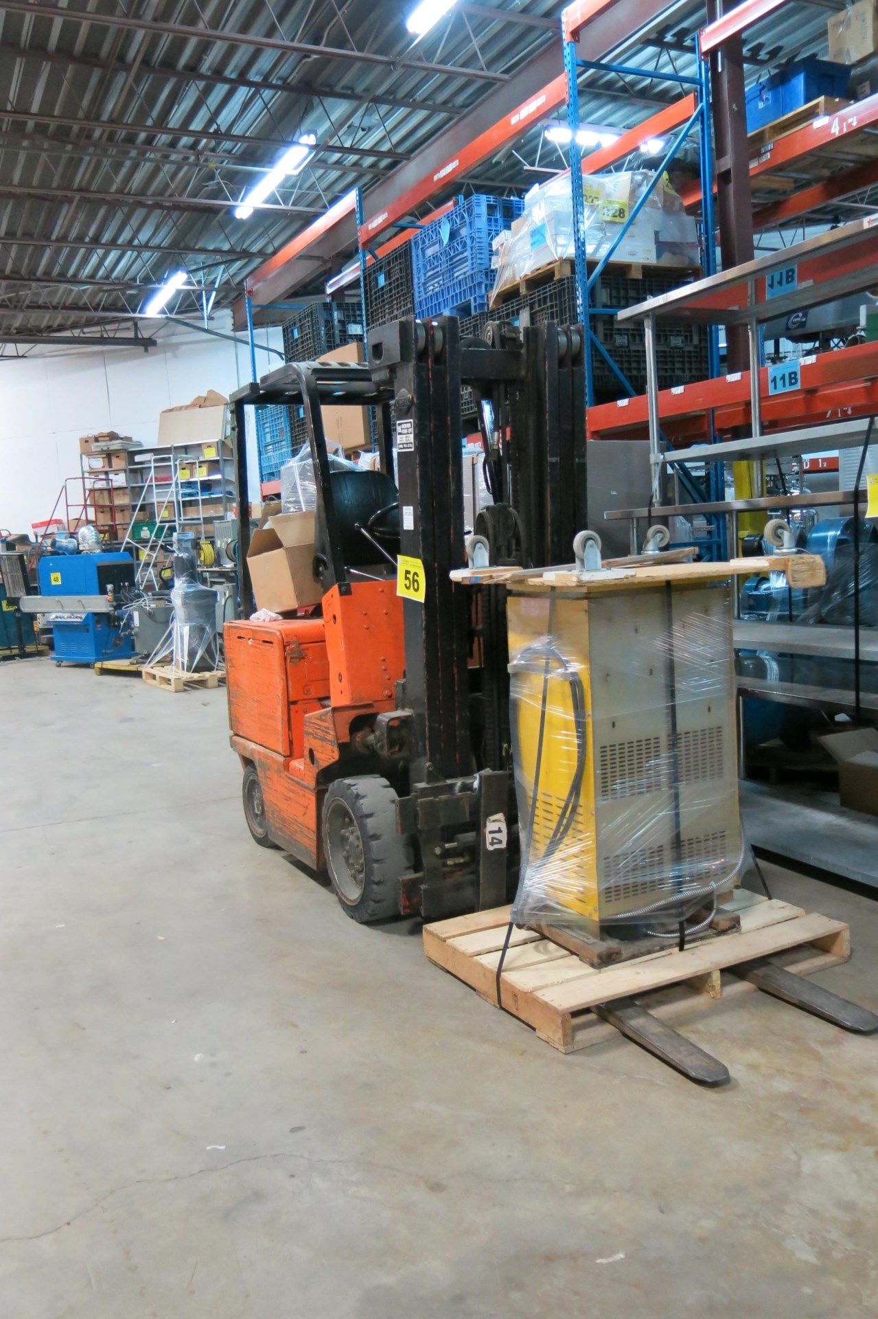 NISSAN, CYB02L20S, 48V, 4,000 LBS, 3 STAGE, ELECTRIC FORKLIFT, CHARGER, 6,304 HOURS (LOCATED AT 1-80 - Image 2 of 7