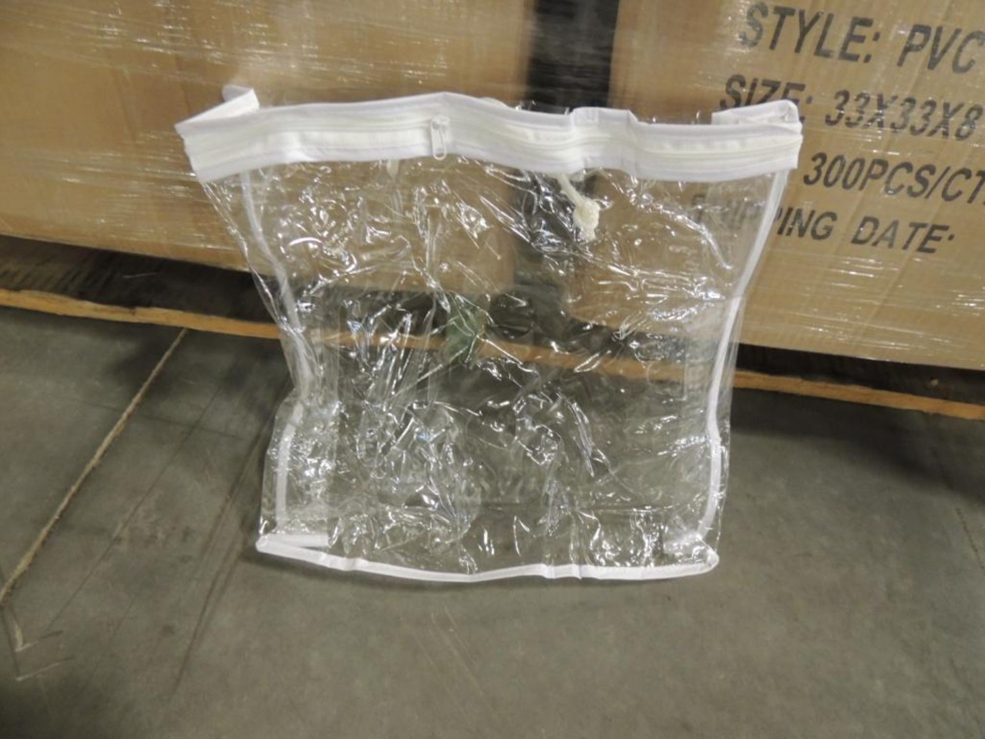 LOT: Comforter Bags including (10,656) 15 in. x 18 in. x 9 in., (86,400) 33 in. x 33 in. x 9 in., (9 - Image 8 of 8