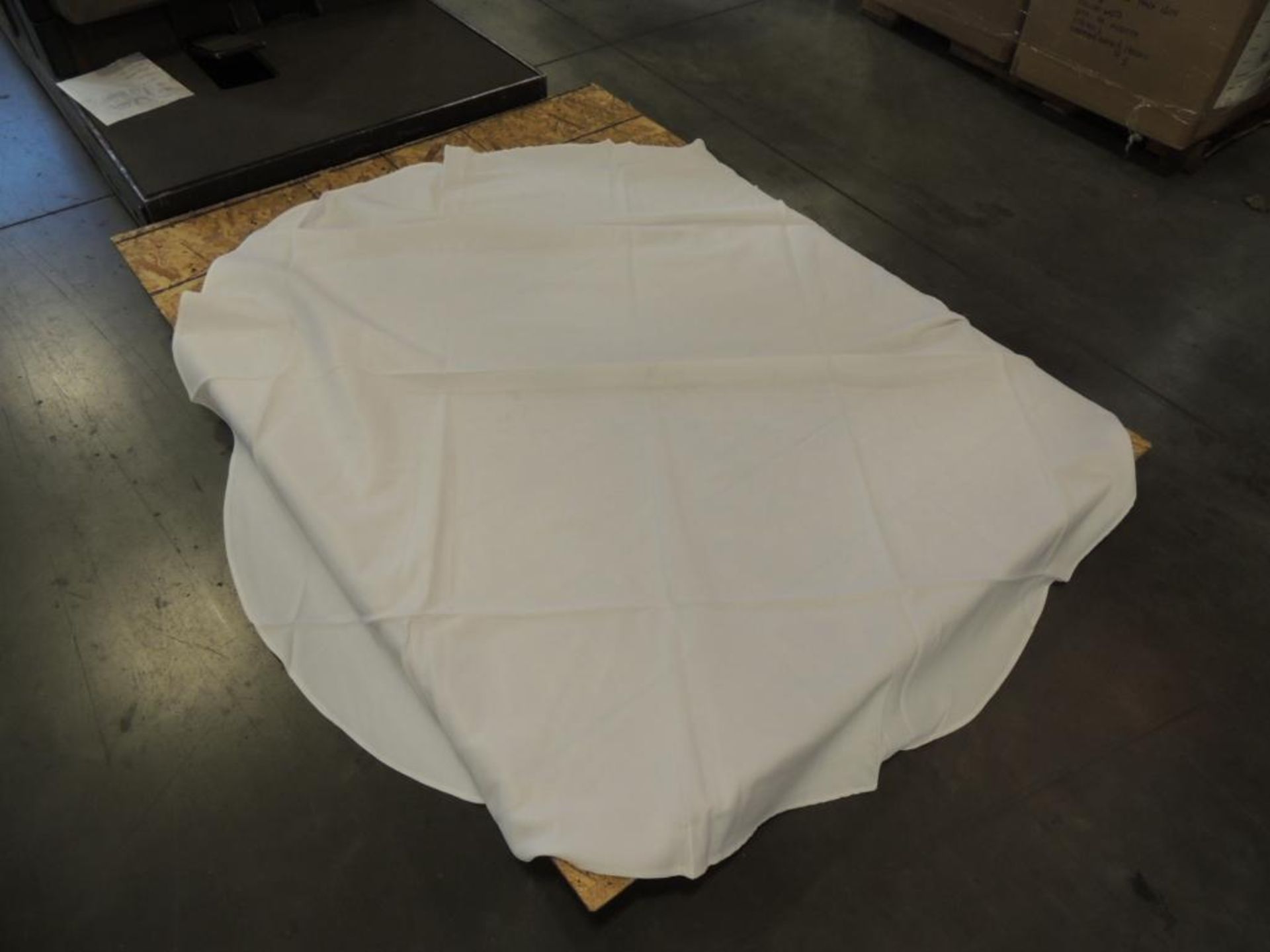 LOT: Approx. (1260) 70 in. Round Table Cloths, (185) TR11-14x108 Runners, (240) TR38-30x81 Runners,