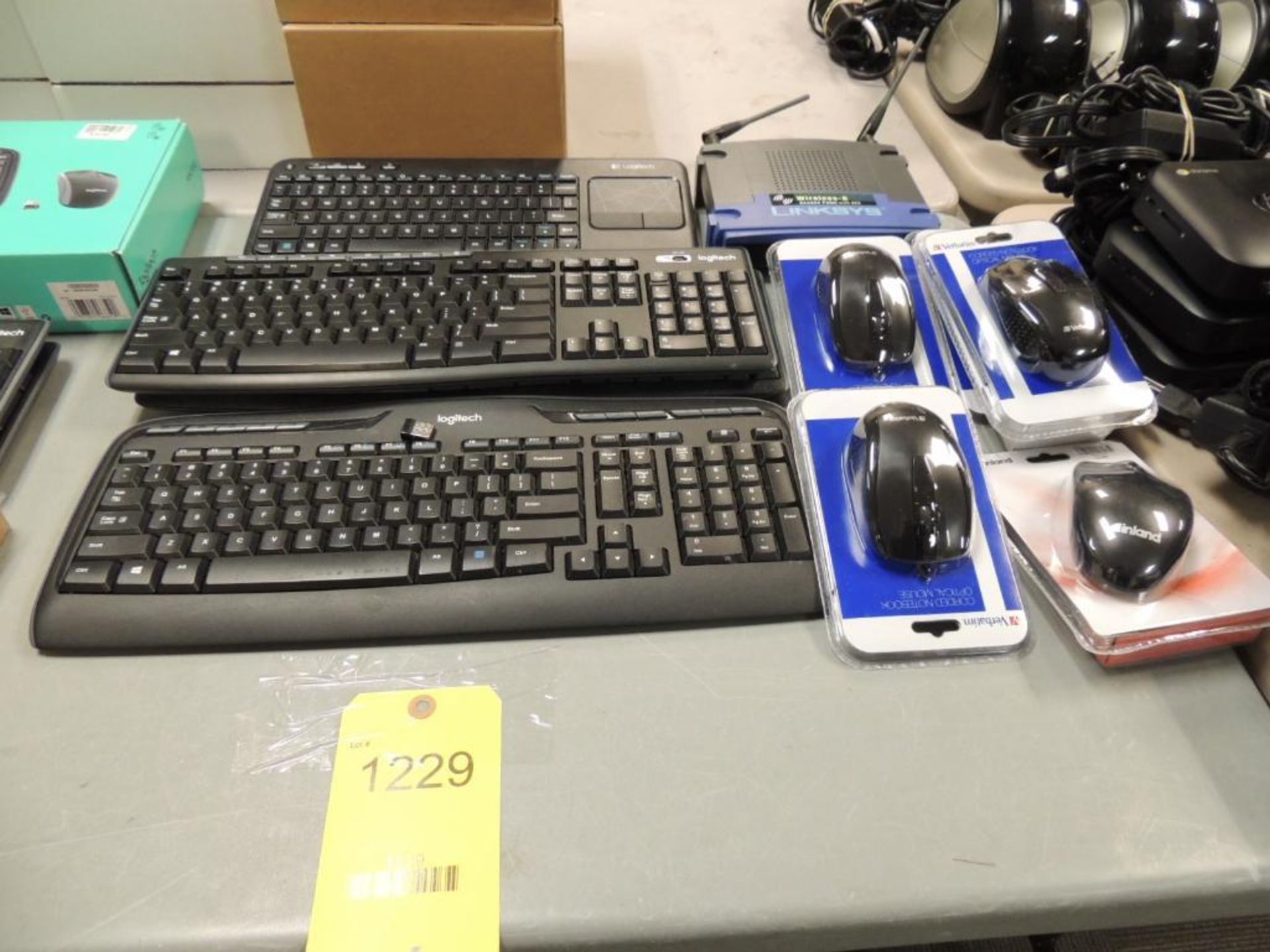 LOT: Assorted Keyboards & Mouses, G Linksys Wireless
