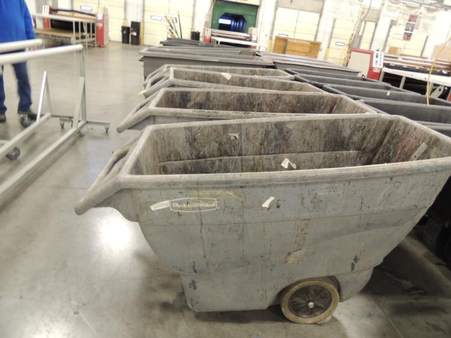 LOT: (4) Rubbermaid 600 lb., .75 cu. yd. Model 1011GRA Structural Foam Tilt Trucks