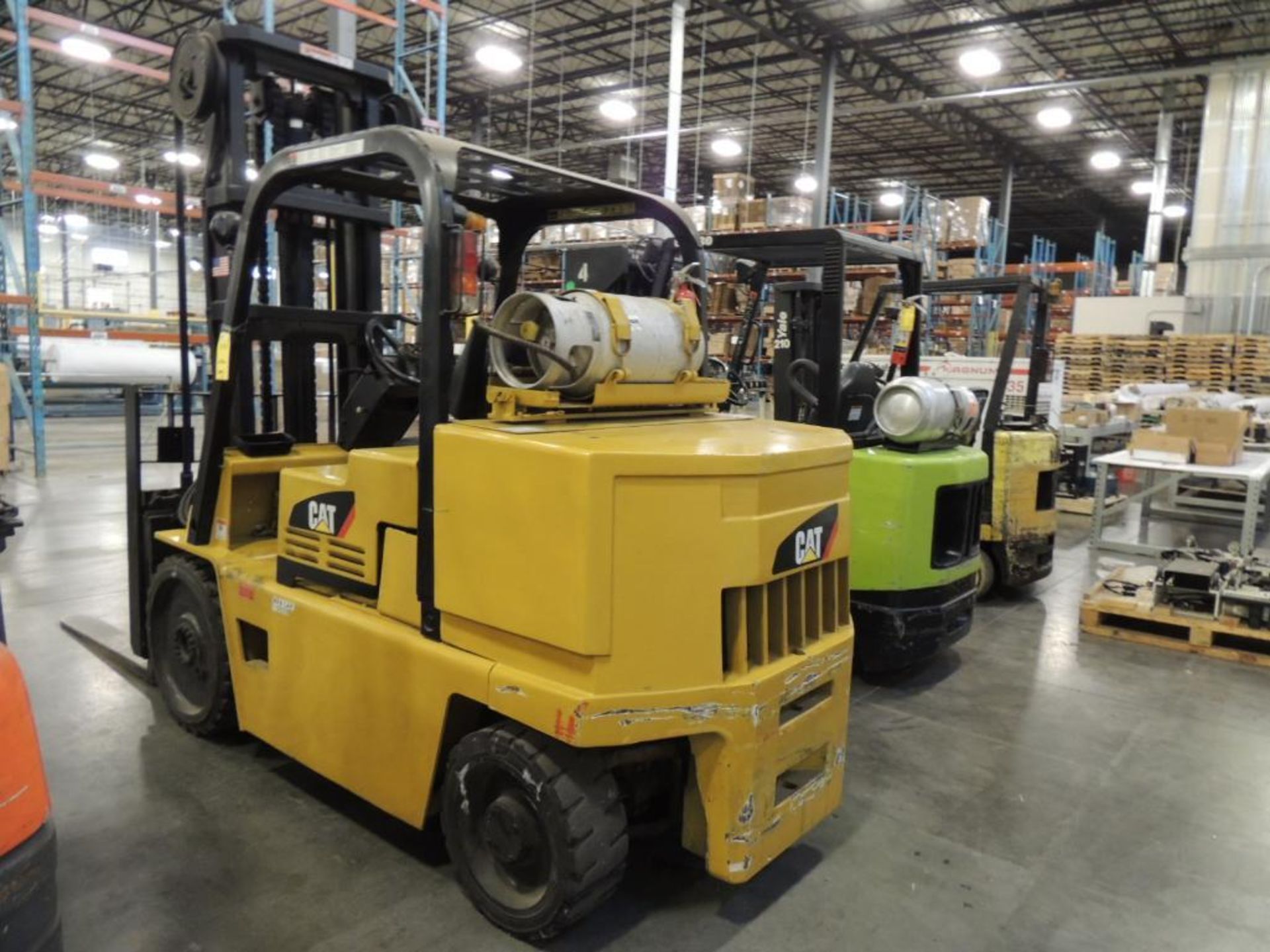 CAT 10,000 lb. Model T1000 LP Forklift, S/N 5MB00671, 201 in. Lift of 2-Stage Mast, Side Shift - Image 4 of 4