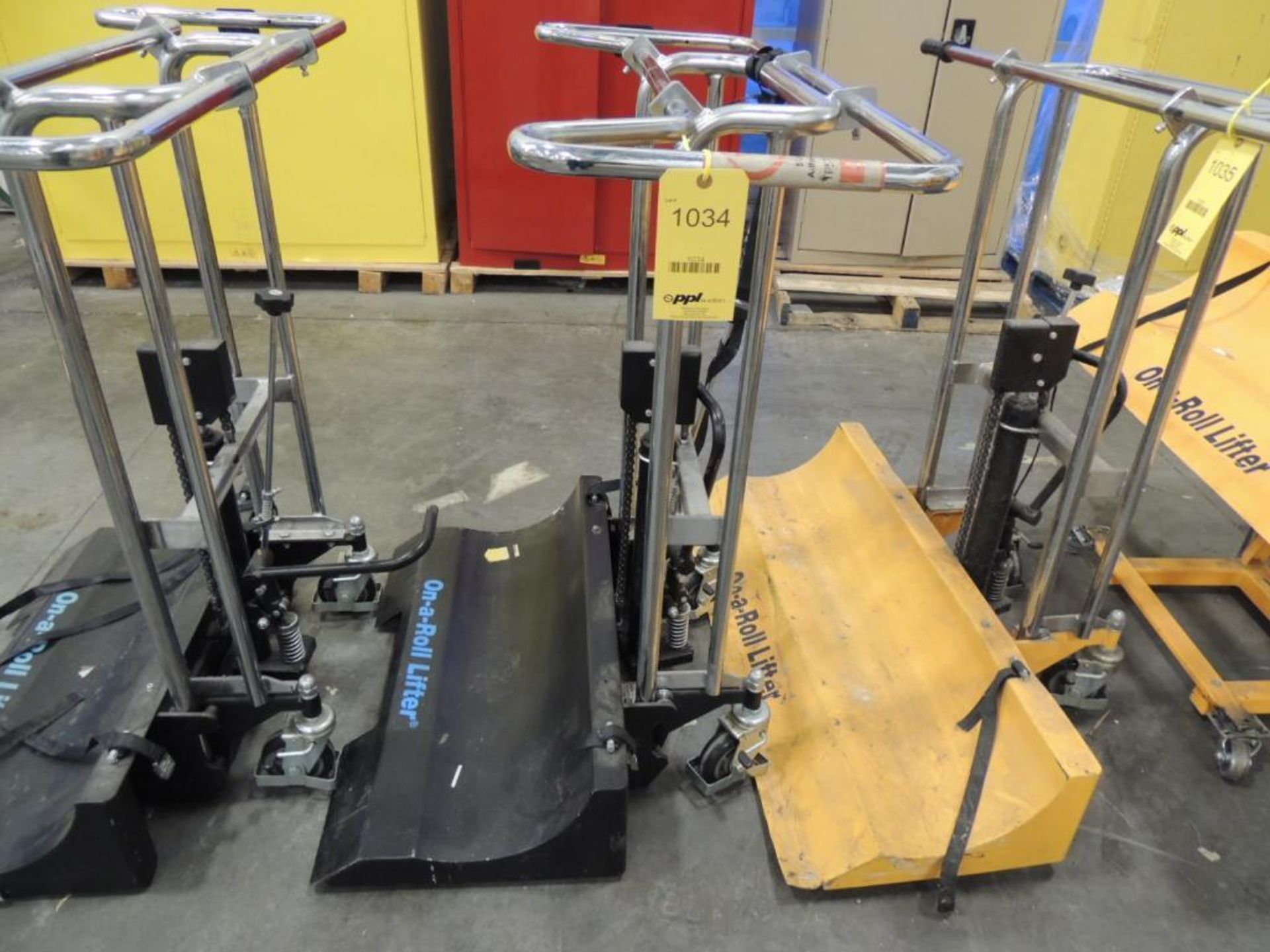 Foster 800 lb. On-A-Roll Model 61574 Lifter